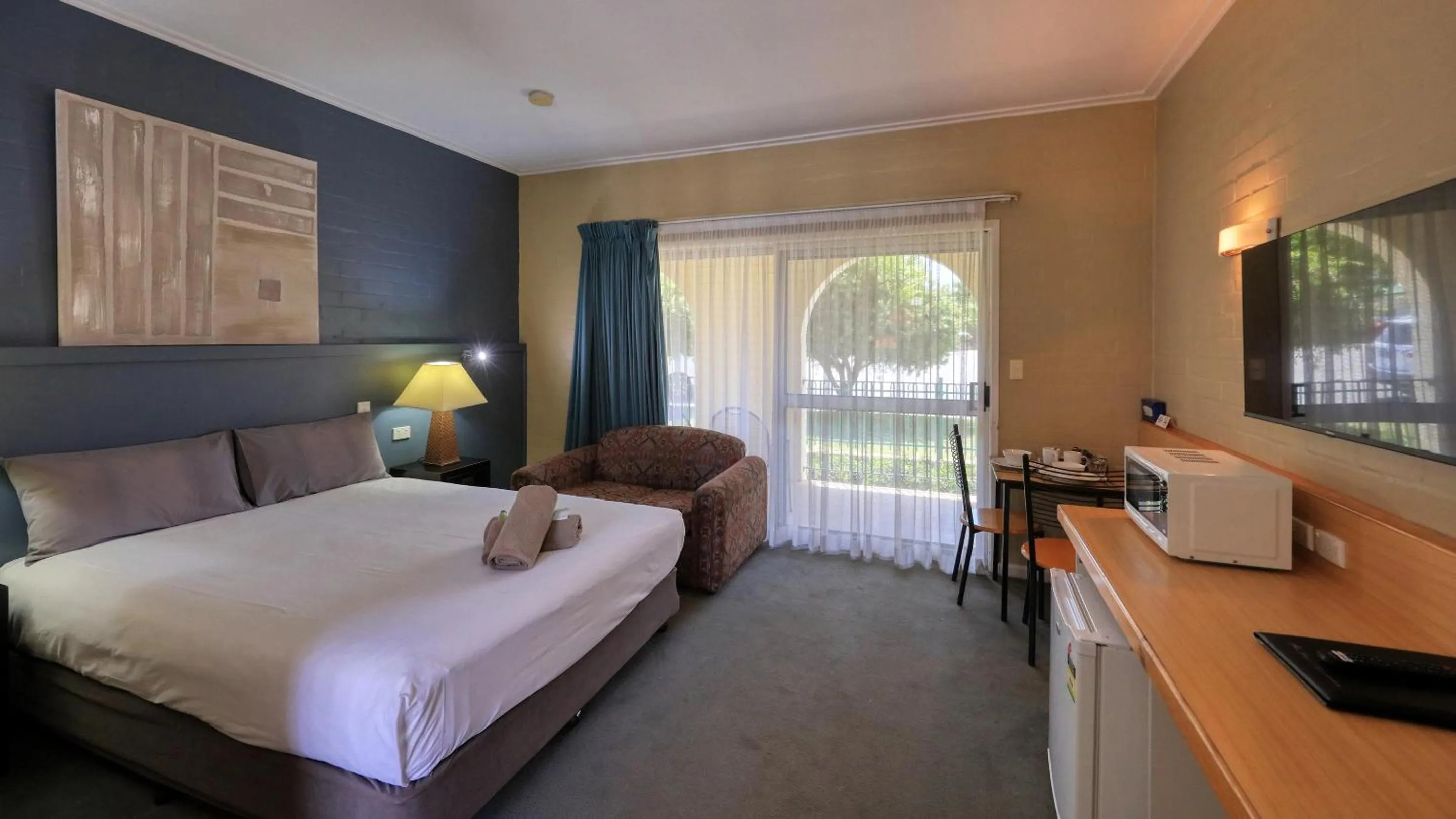 Queen Room in Bishops Lodge Narrandera