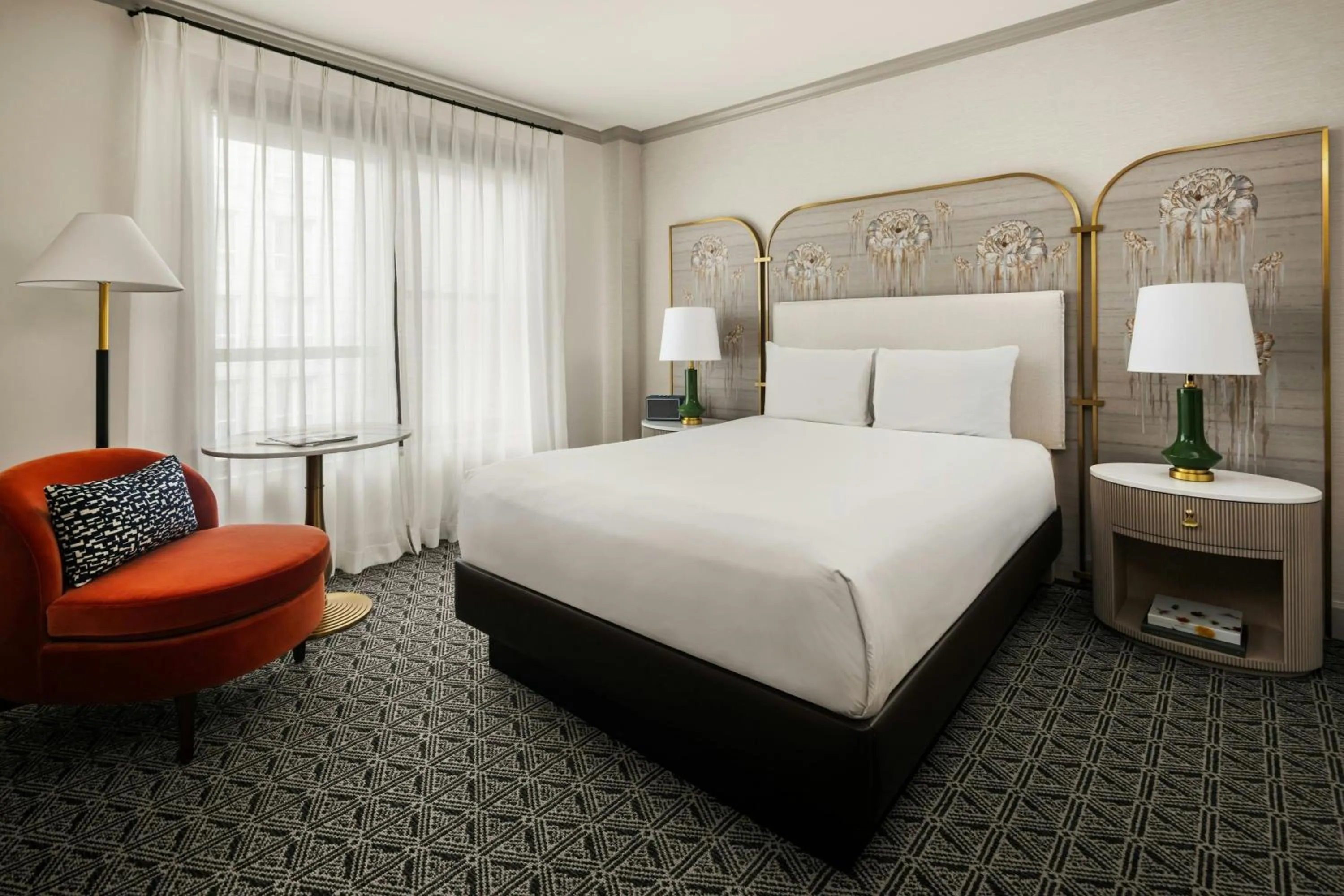 Standard Queen Room in The Talbott, Autograph Collection