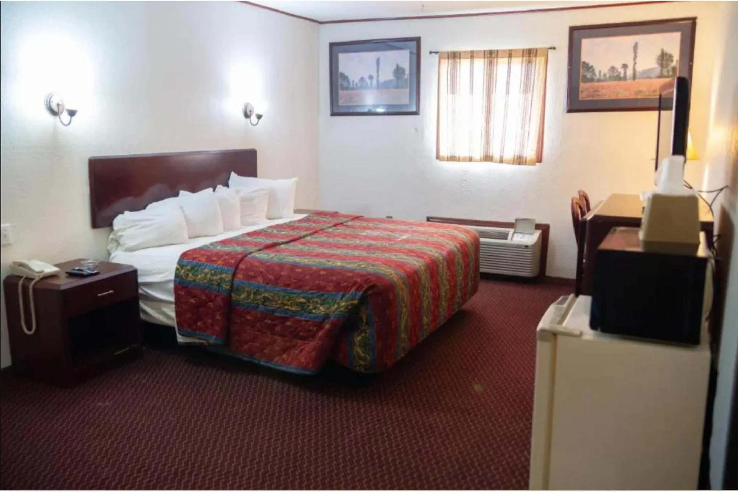 King Bed Non-Smoking in Marshall Lodge By OYO Hwy 65