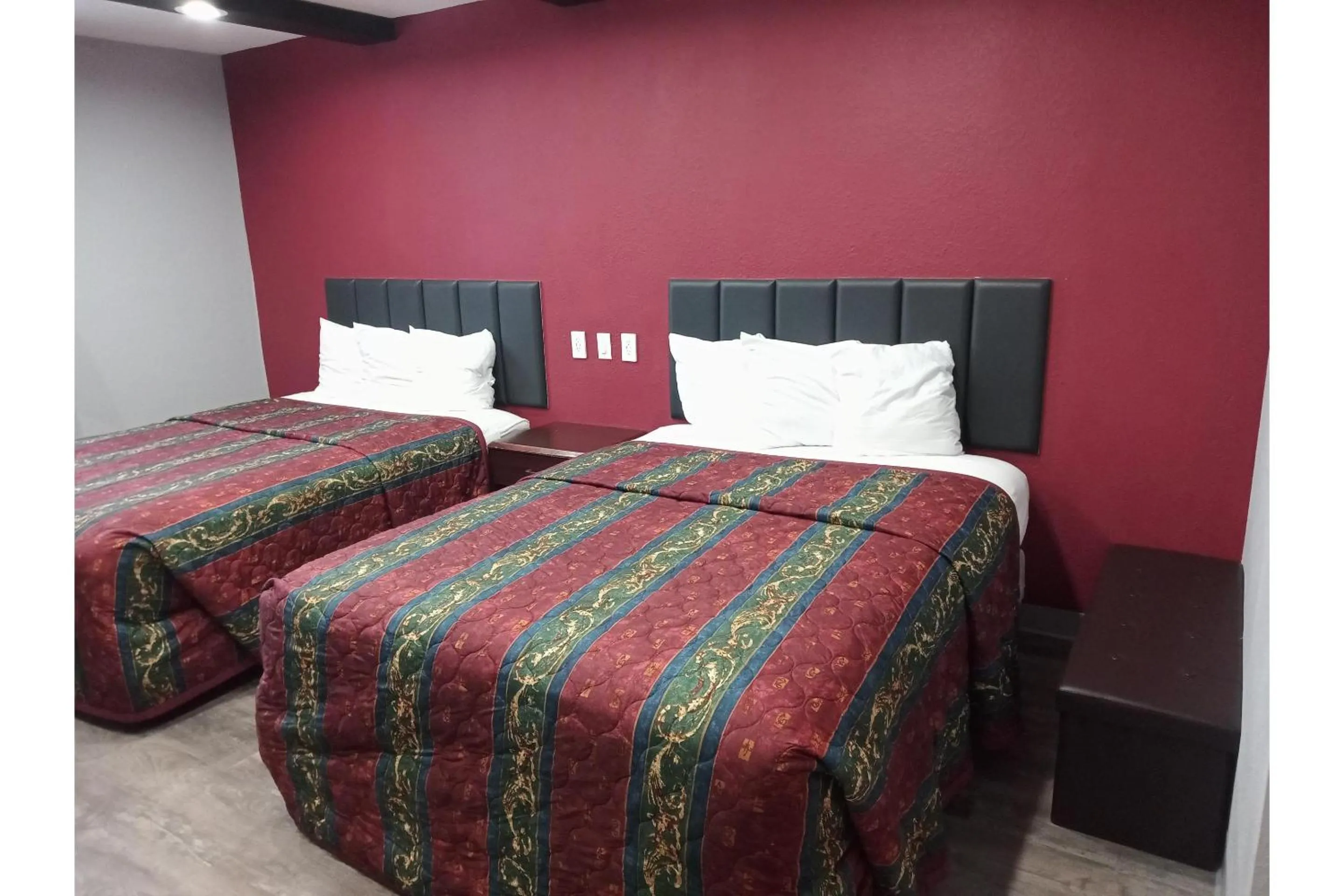 2 Queen Beds Suite Smoking in Marshall Lodge By OYO Hwy 65