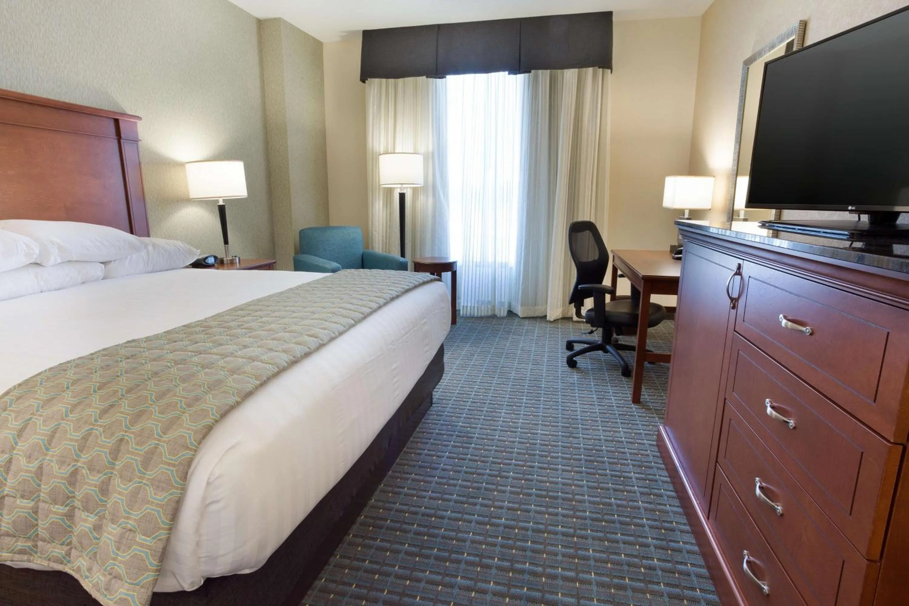 Deluxe King Room - Hearing Accessible, Shower in Drury Inn & Suites Burlington