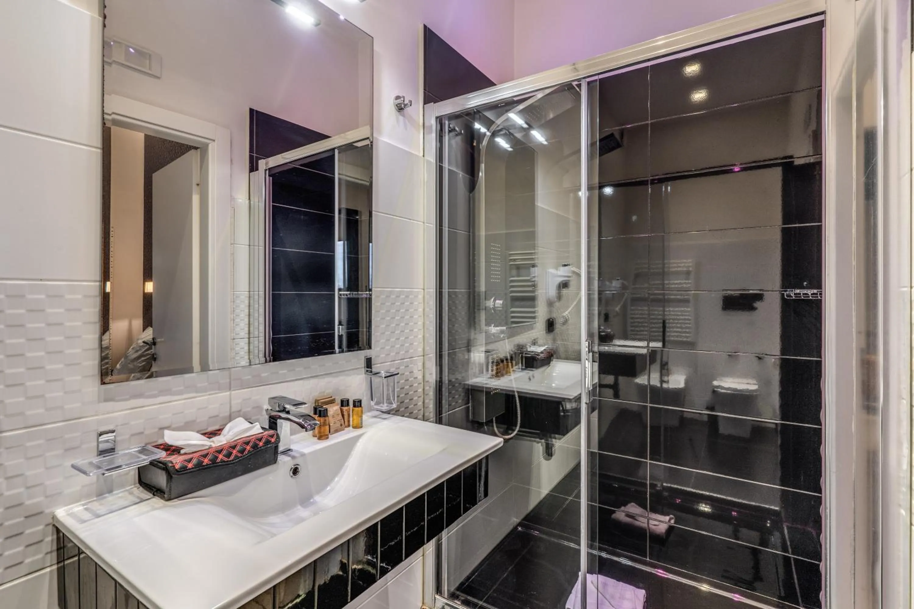 Double Room in Operà Suites Pinciana