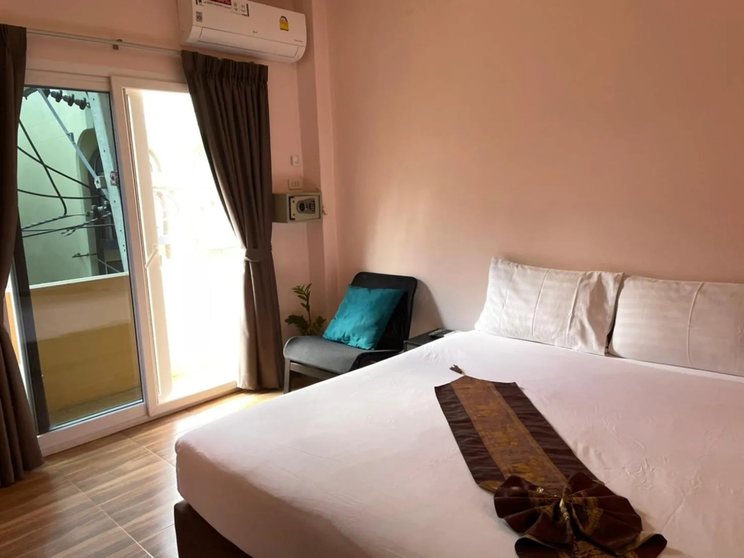 Economy Double Room in Sureena Hotel