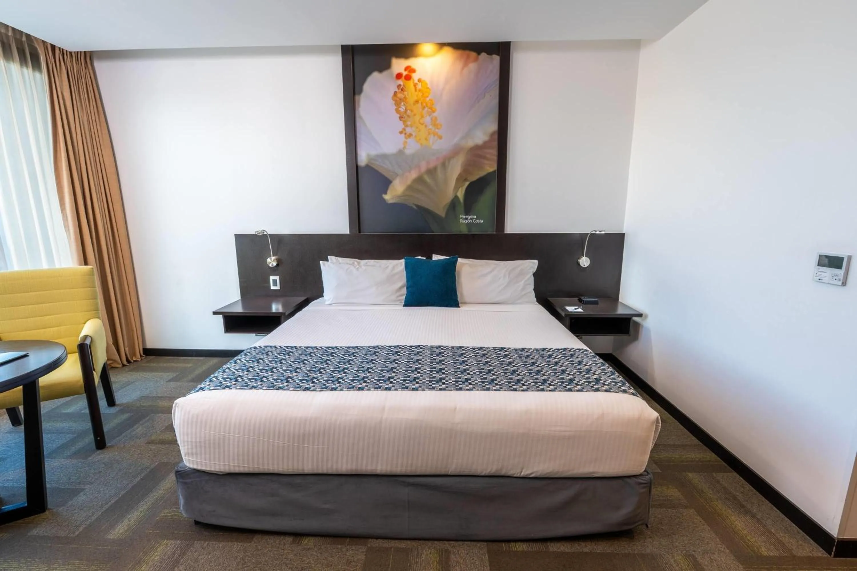 Deluxe Queen Room - Non-Smoking in Wyndham Quito Airport