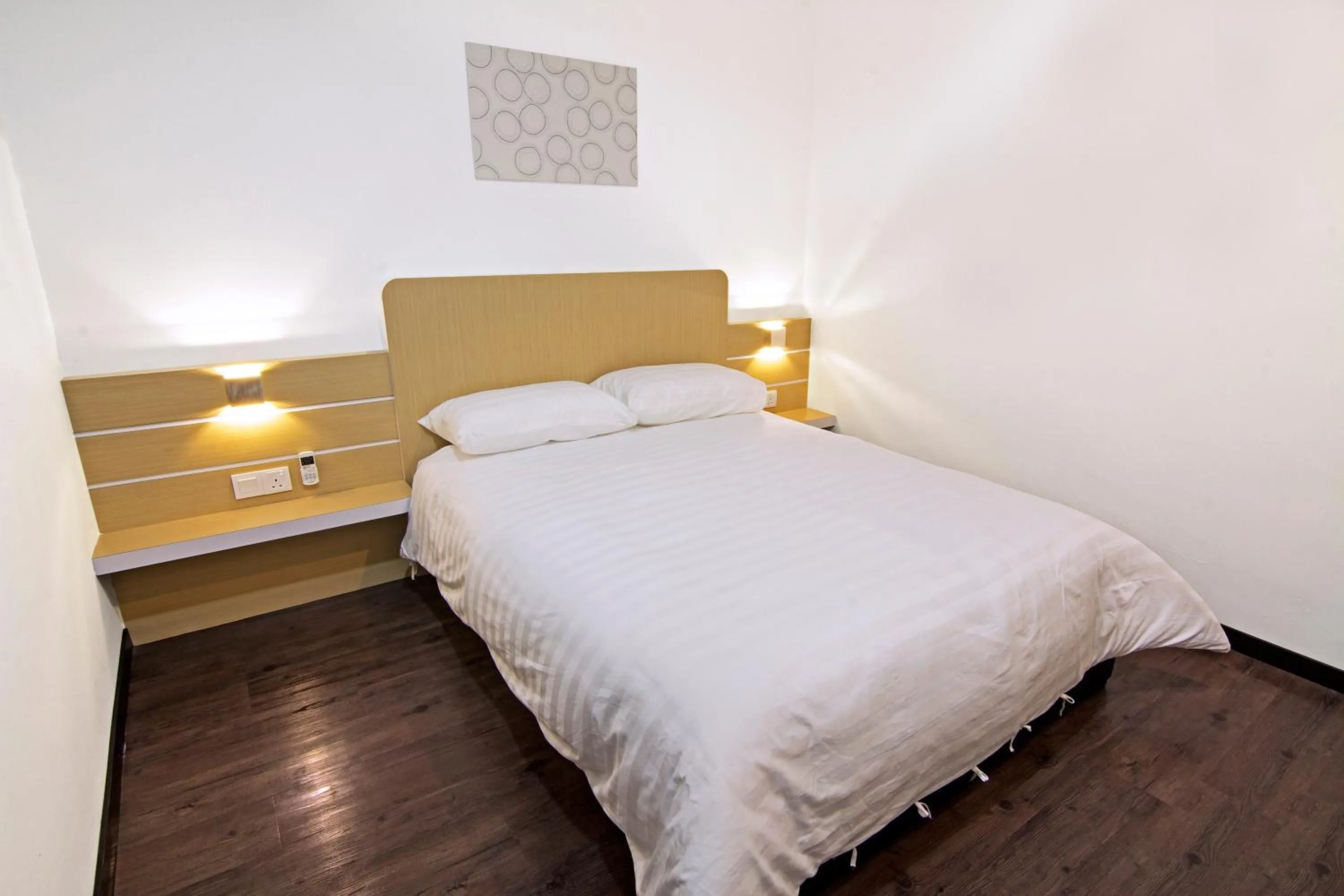 Standard Queen Room in Thanks Hotel