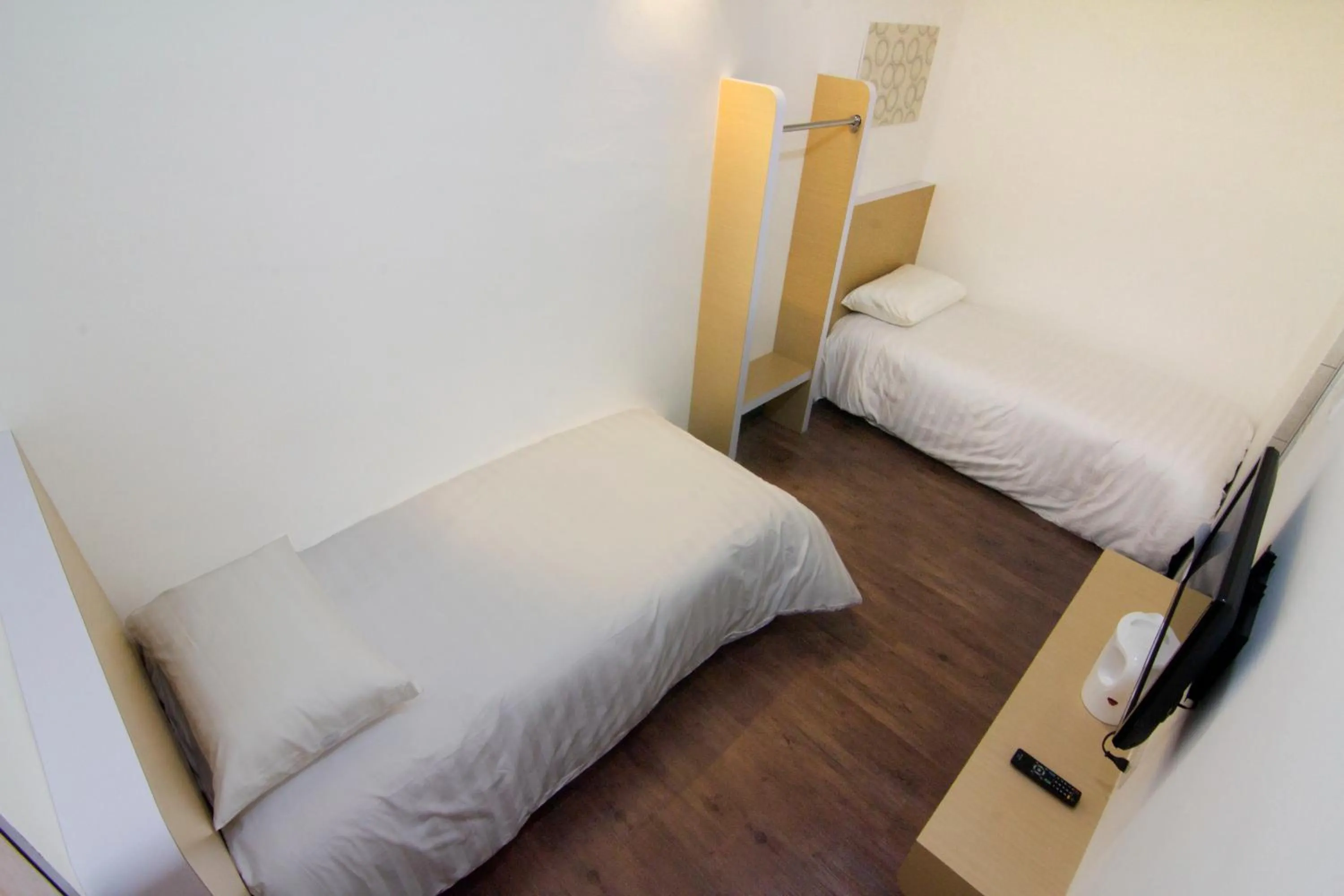 Budget Twin Room in Thanks Hotel