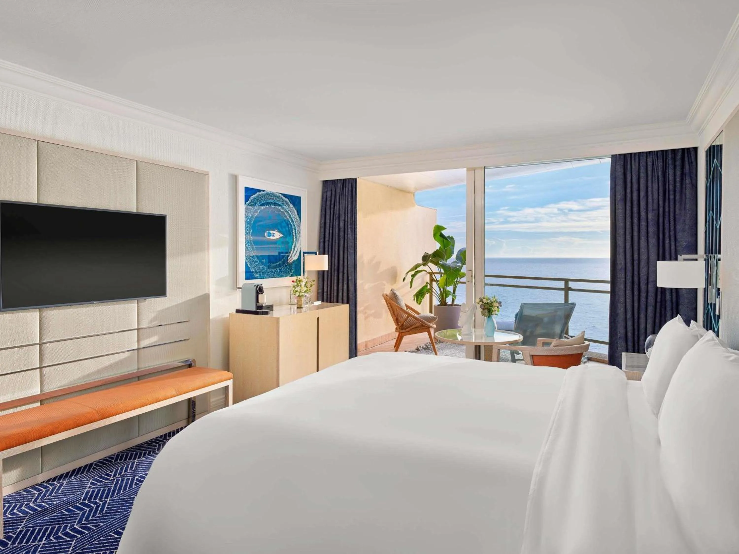 Deluxe King Room with Sea View in Fairmont Monte Carlo