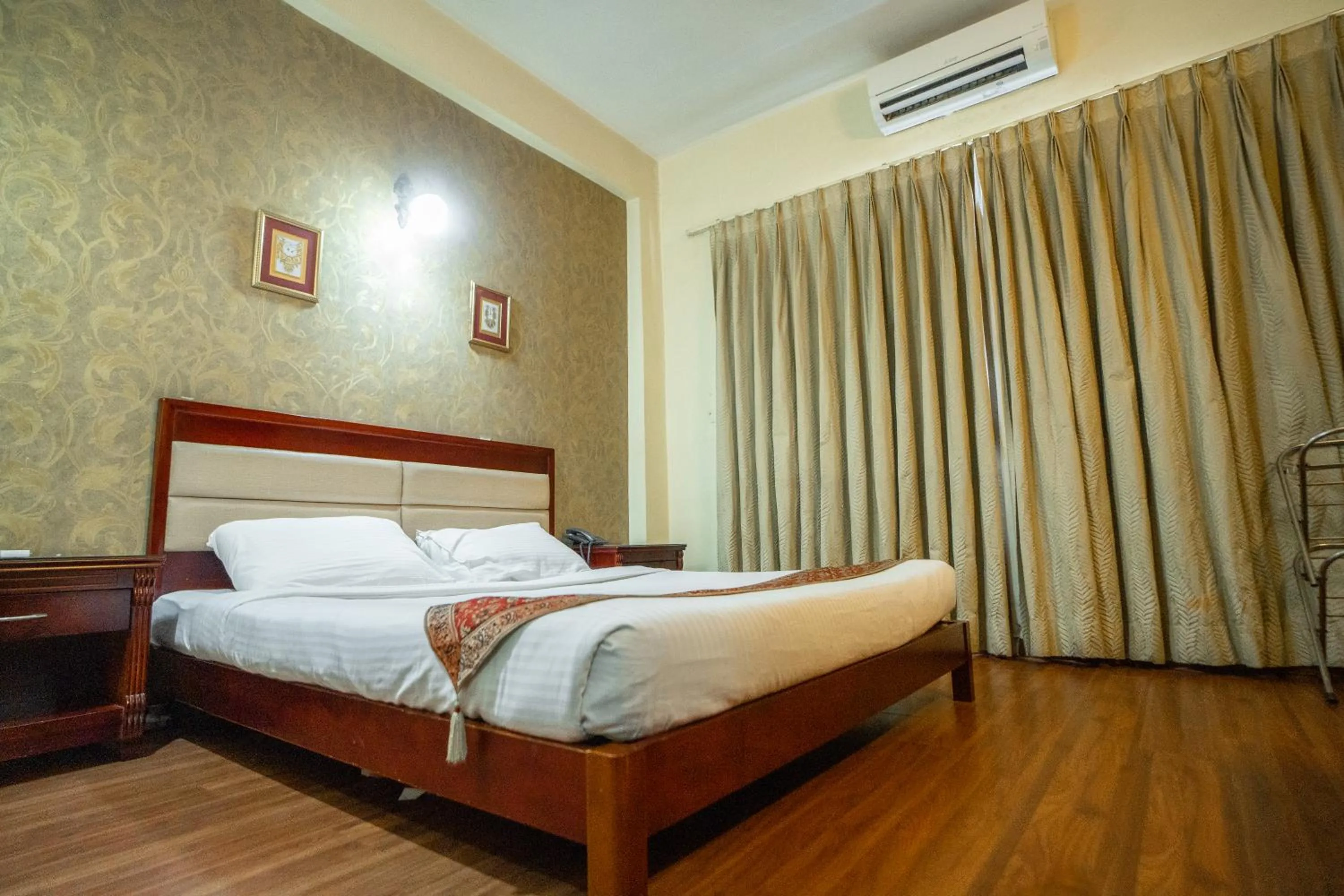 Deluxe Queen Studio  in Enkay Residency V Block-Cyber City