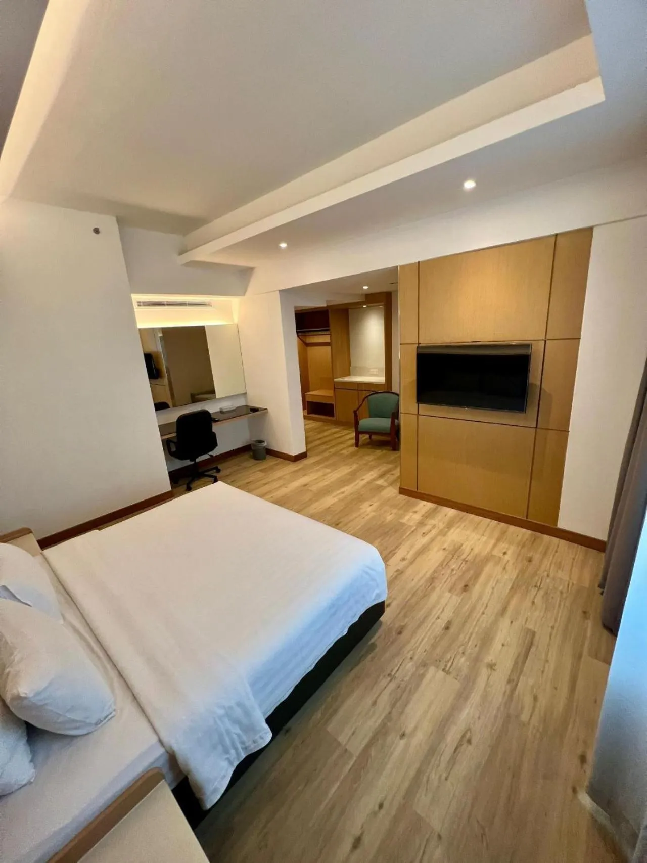 Junior Suite - New Renovated in Crystal Crown Hotel Harbour View, Port Klang