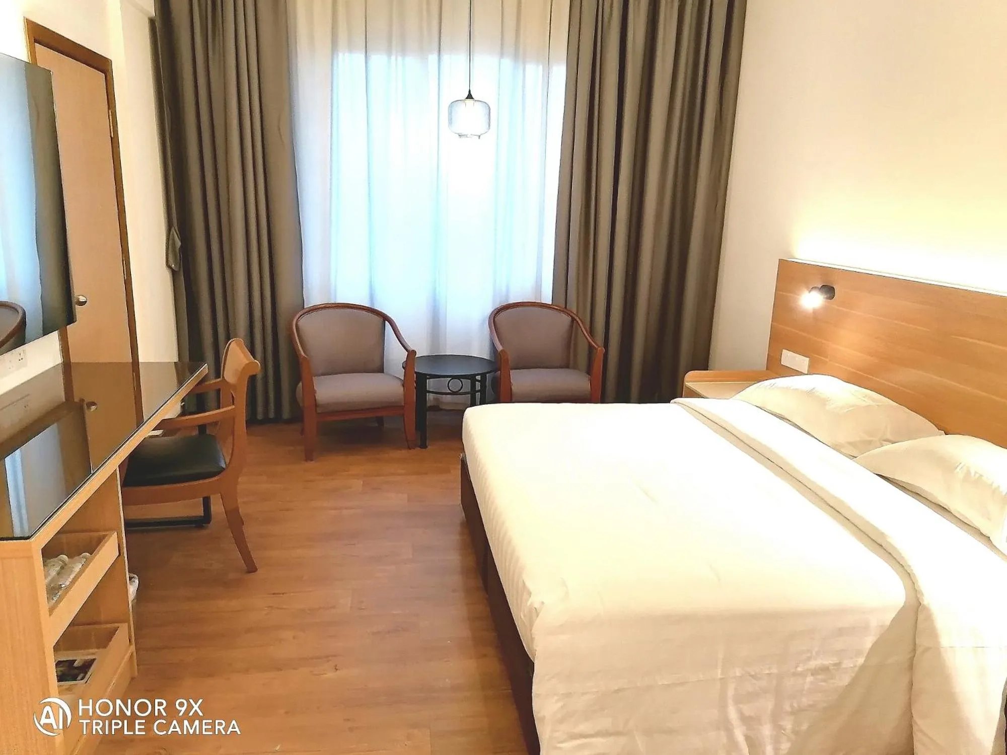 New Renovated Room - 1 King Size, Non Smoking in Crystal Crown Hotel Harbour View, Port Klang