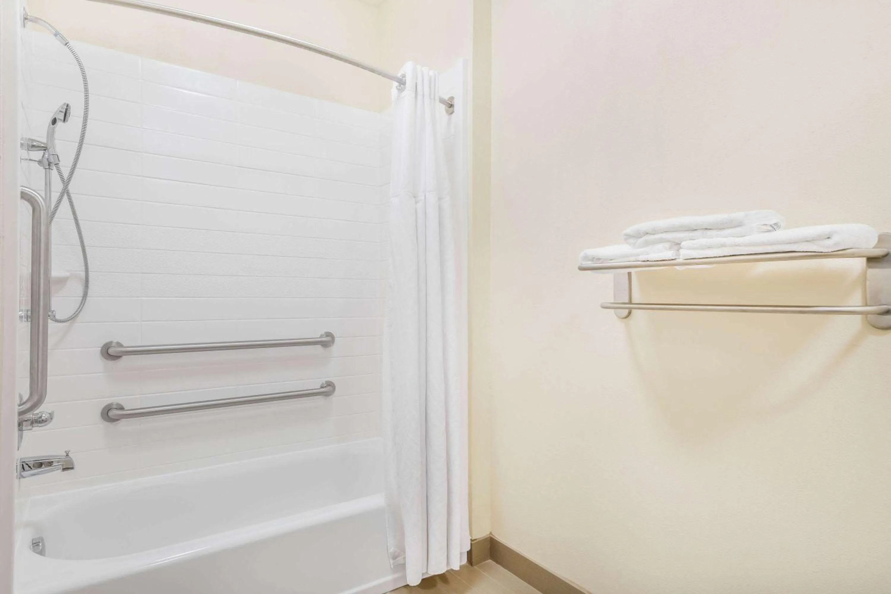 King Room - Disability Access/Non-Smoking in Days Inn & Suites by Wyndham Katy