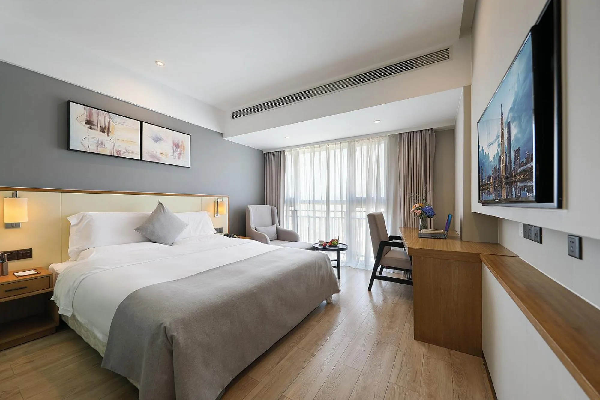 Comfortable King Room in Hongdu Hotel