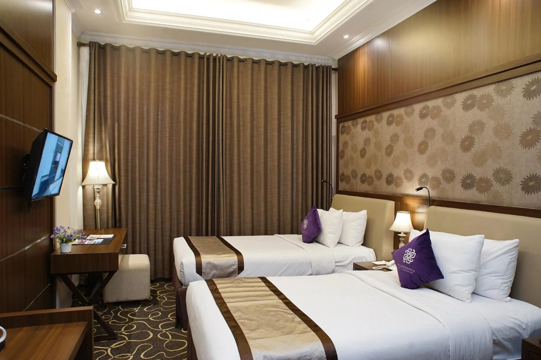 Superior Twin Room in Adhiwangsa Hotel