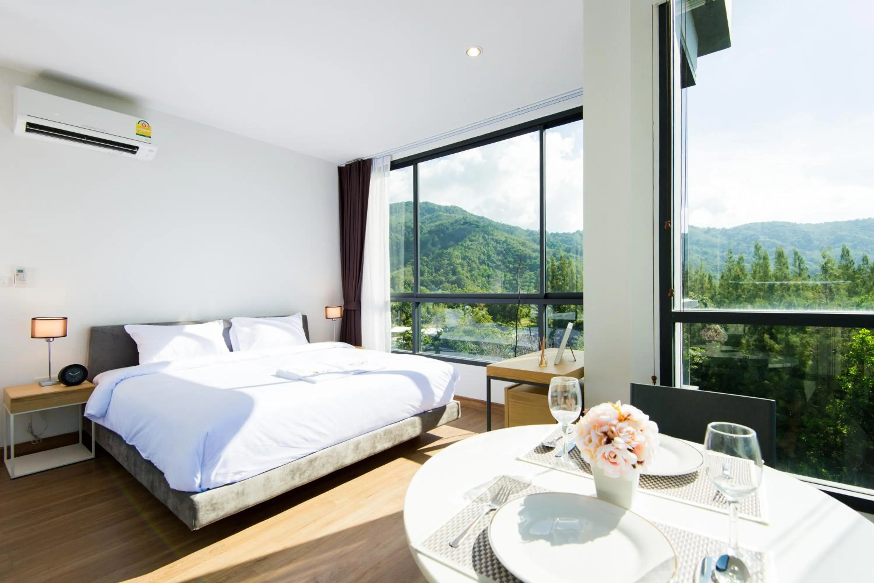 Deluxe One-Bedroom Suite in Hill Myna Condotel Official Account