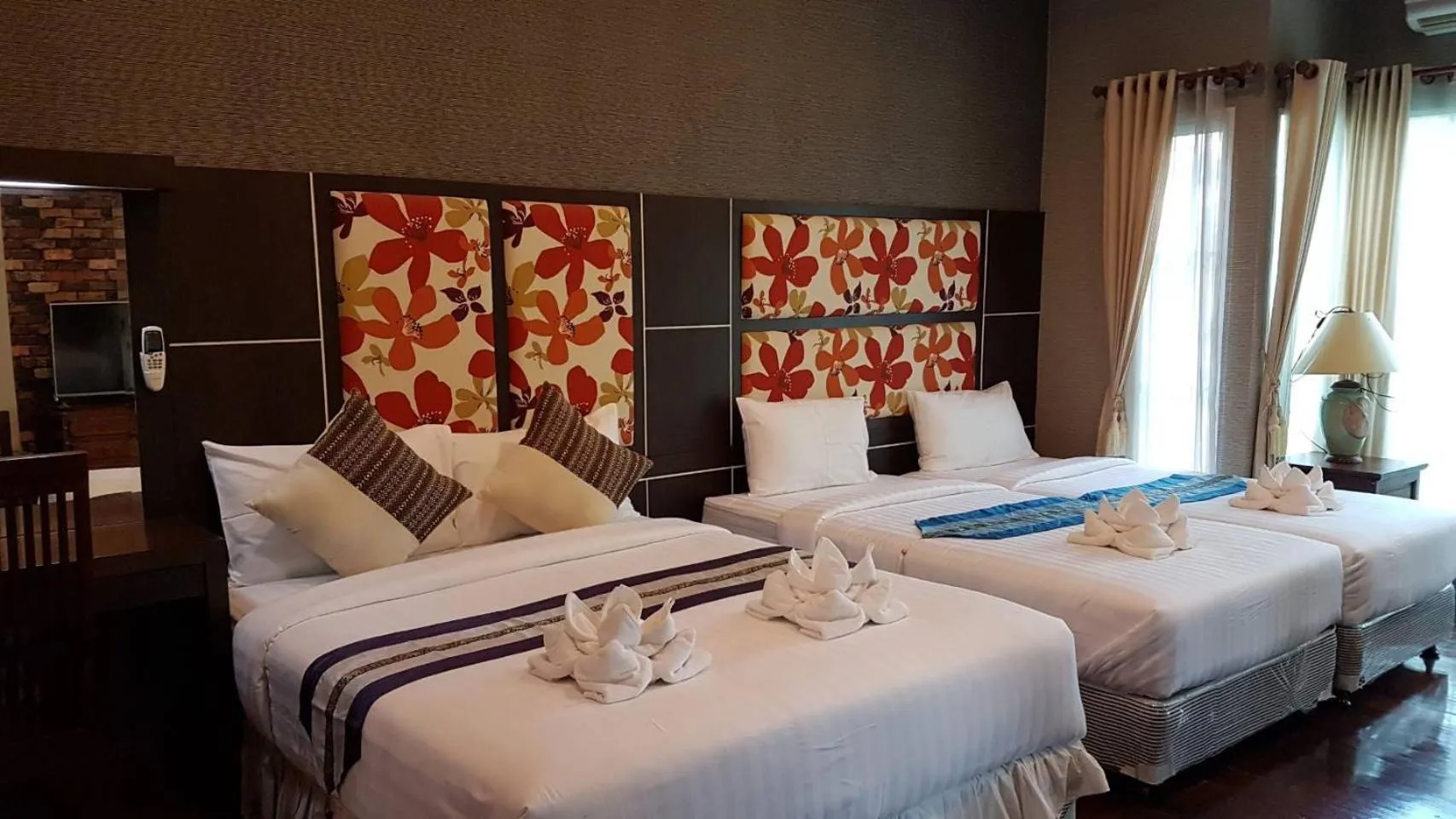 Queen Room with Garden View in Buraphat Resort