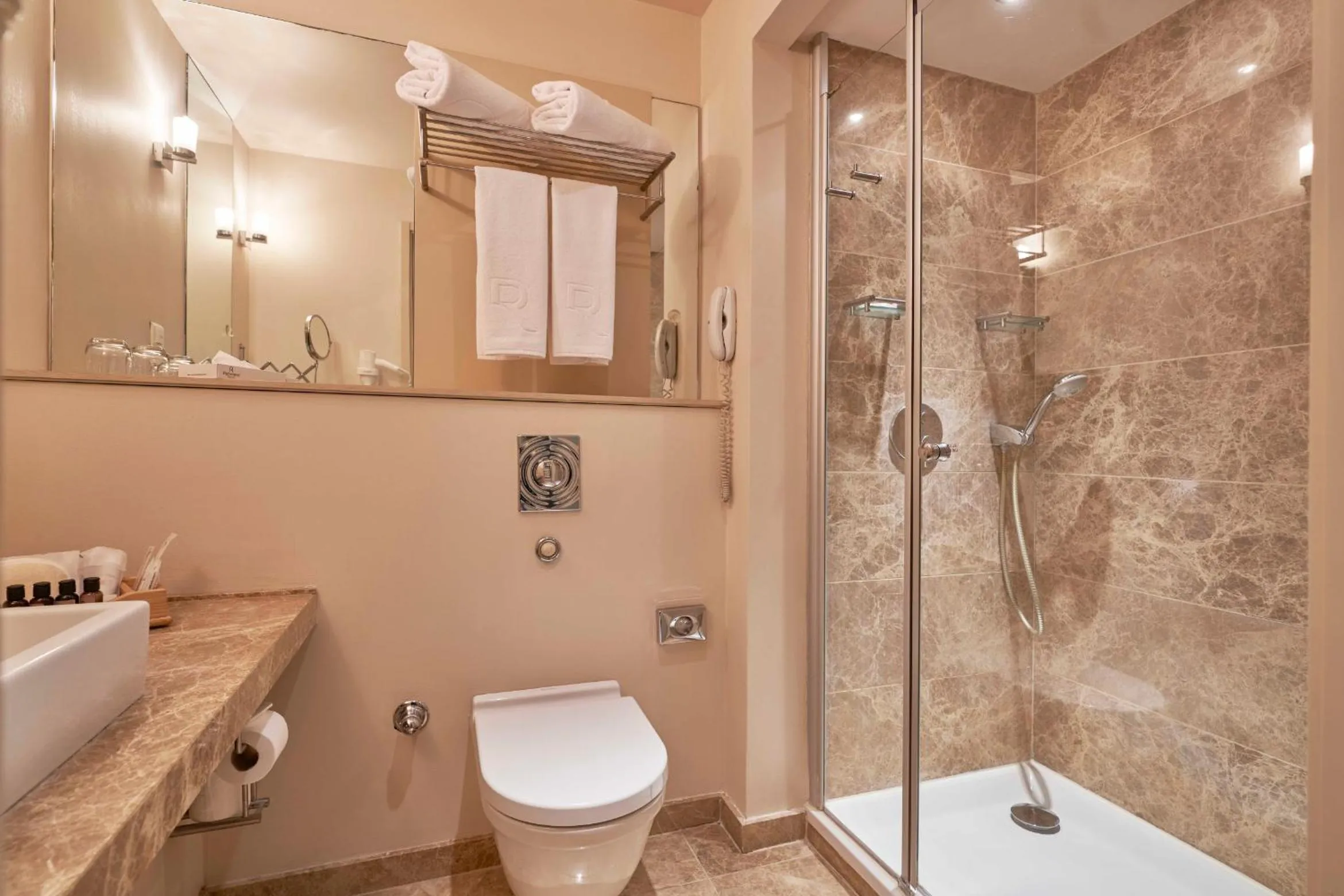 Corner Suite in Richmond Nua Wellness Spa - Adult Only