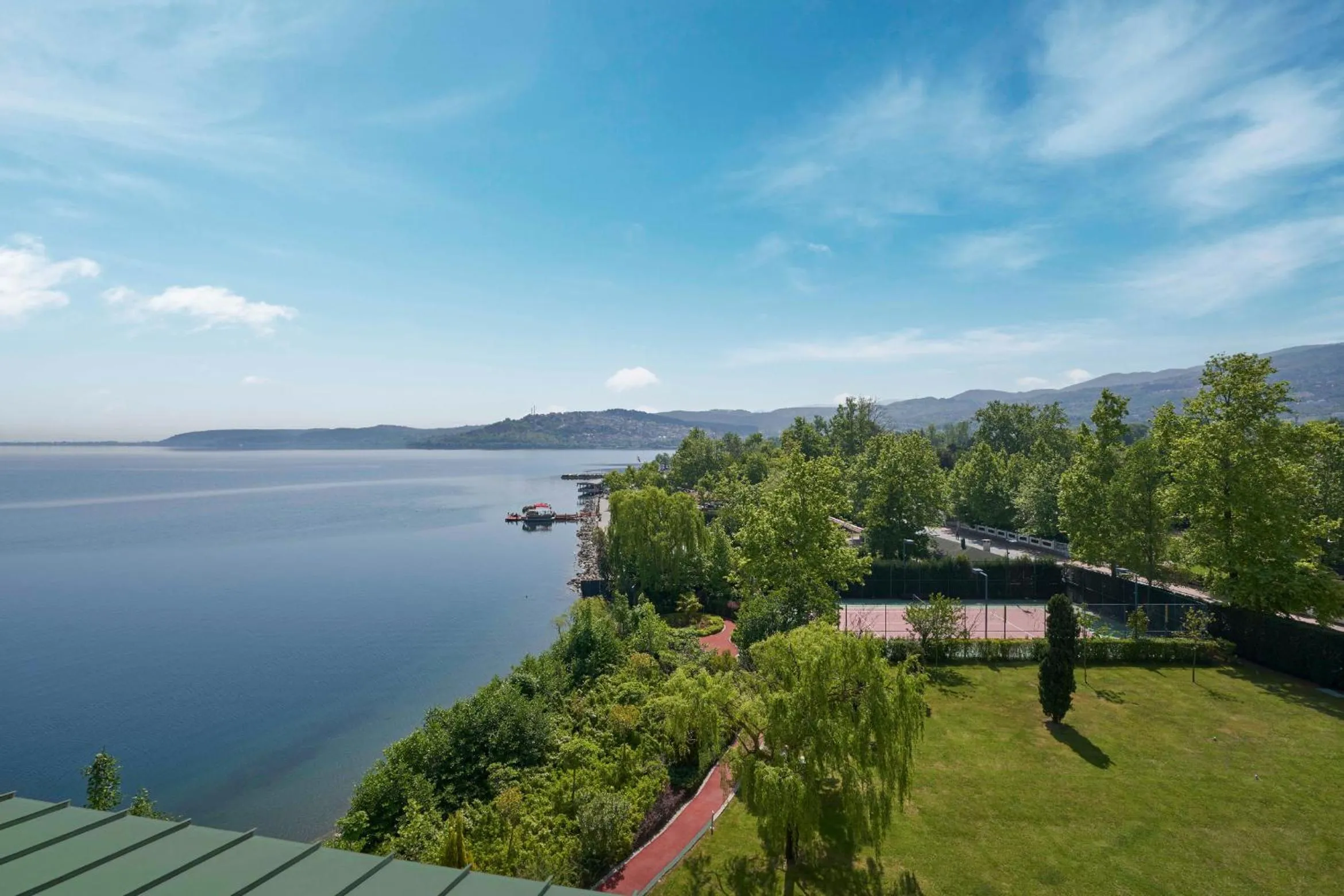 Suite with Hot Tub in Richmond Nua Wellness Spa - Adult Only