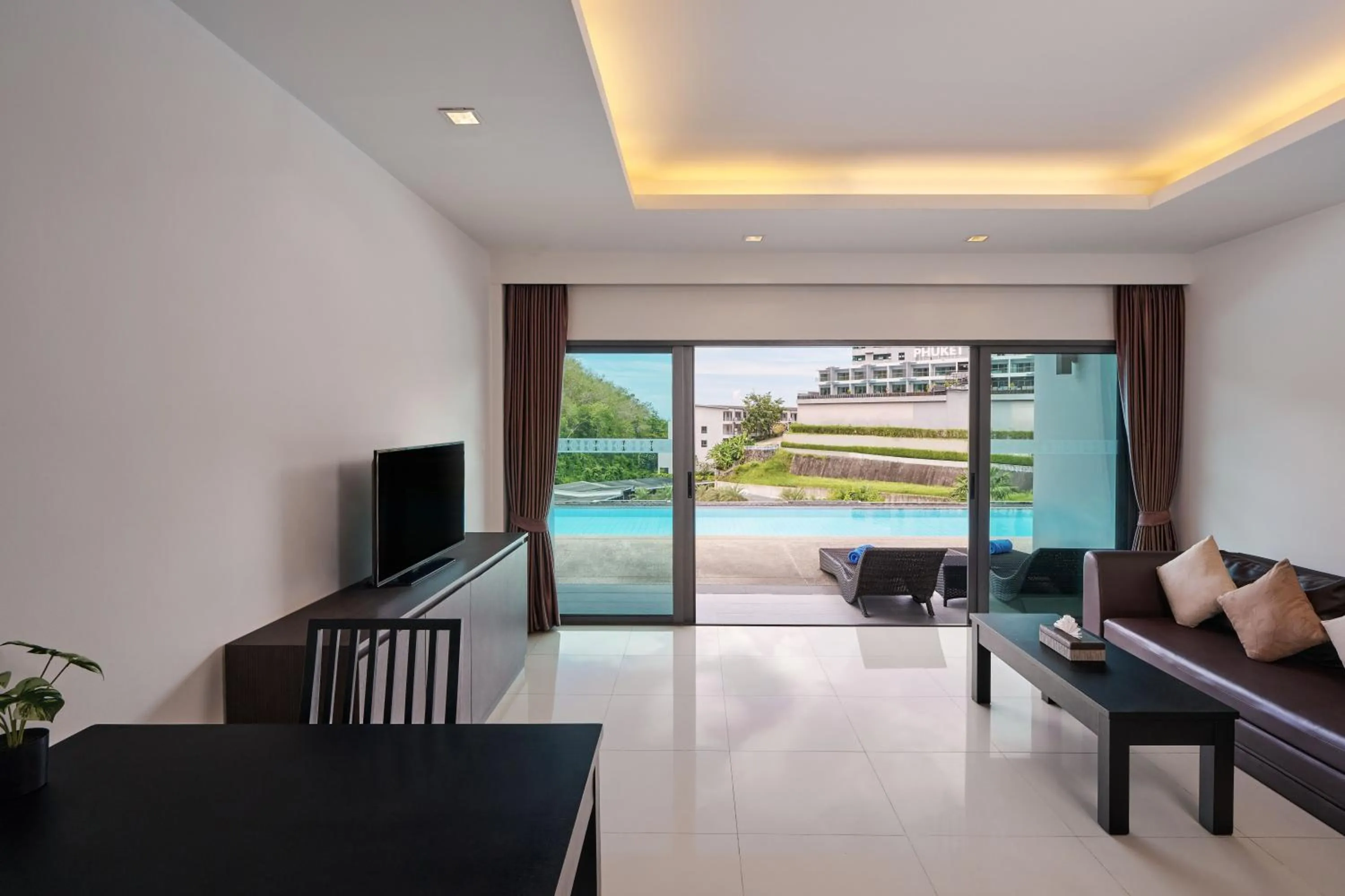 One Bedroom Suite Pool Access in Patong Bay Hill