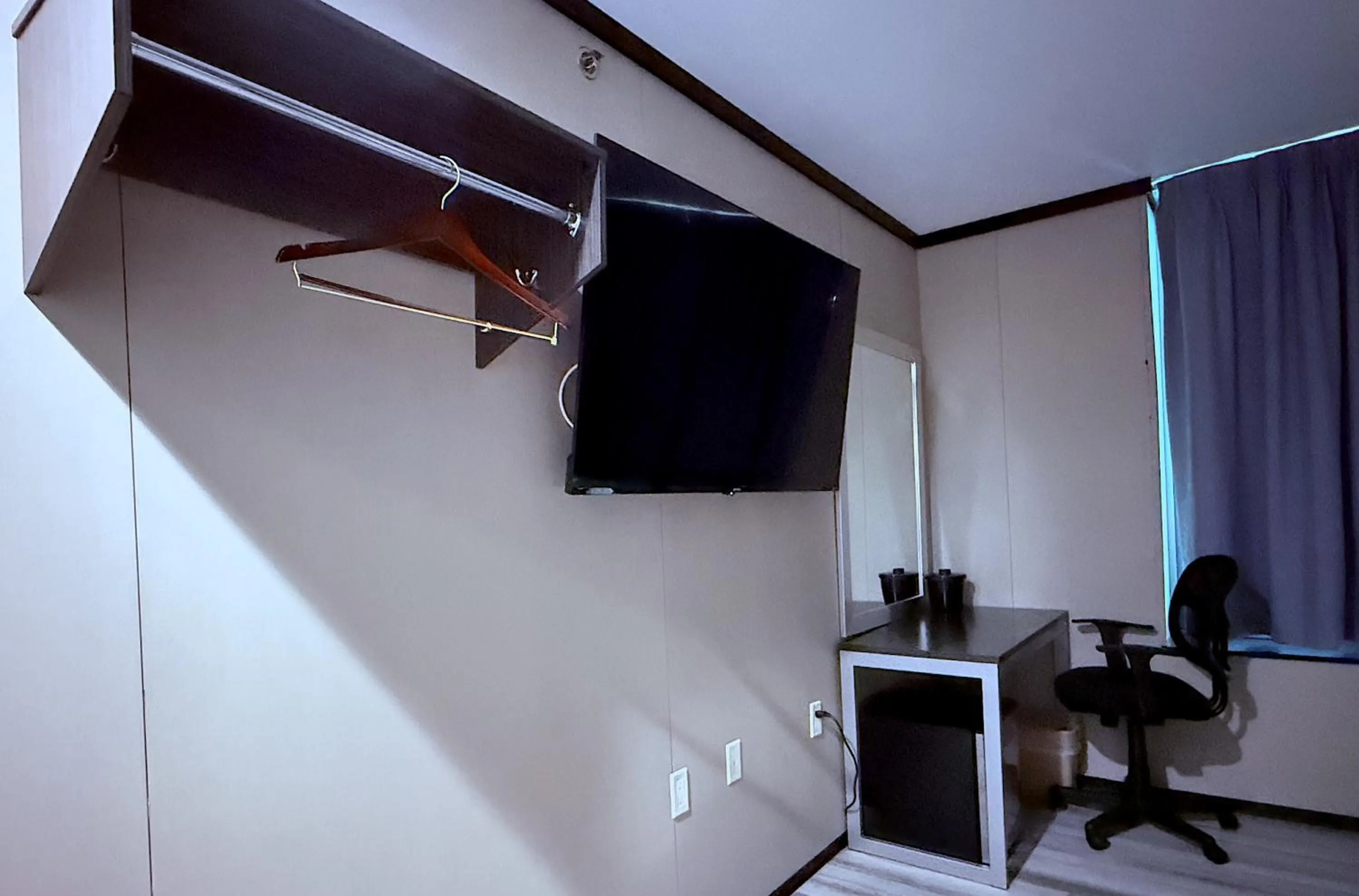 Double Room with Two Double Beds - Non-Smoking in Umbrella Hotel Bronx