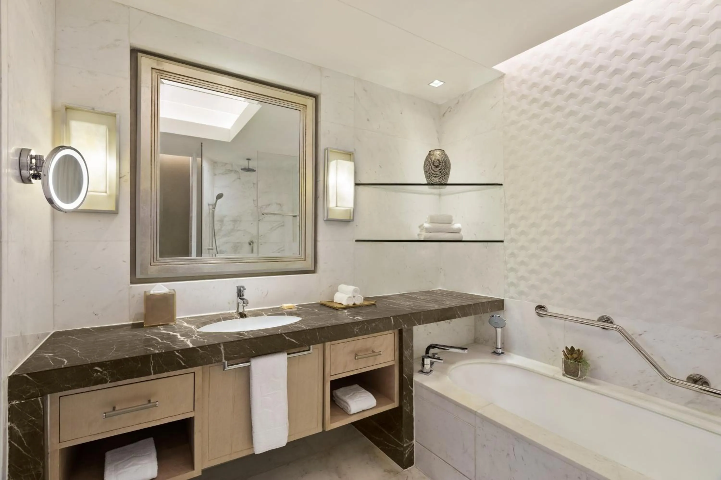 Horizon Deluxe King in Shangri-La The Fort, Manila