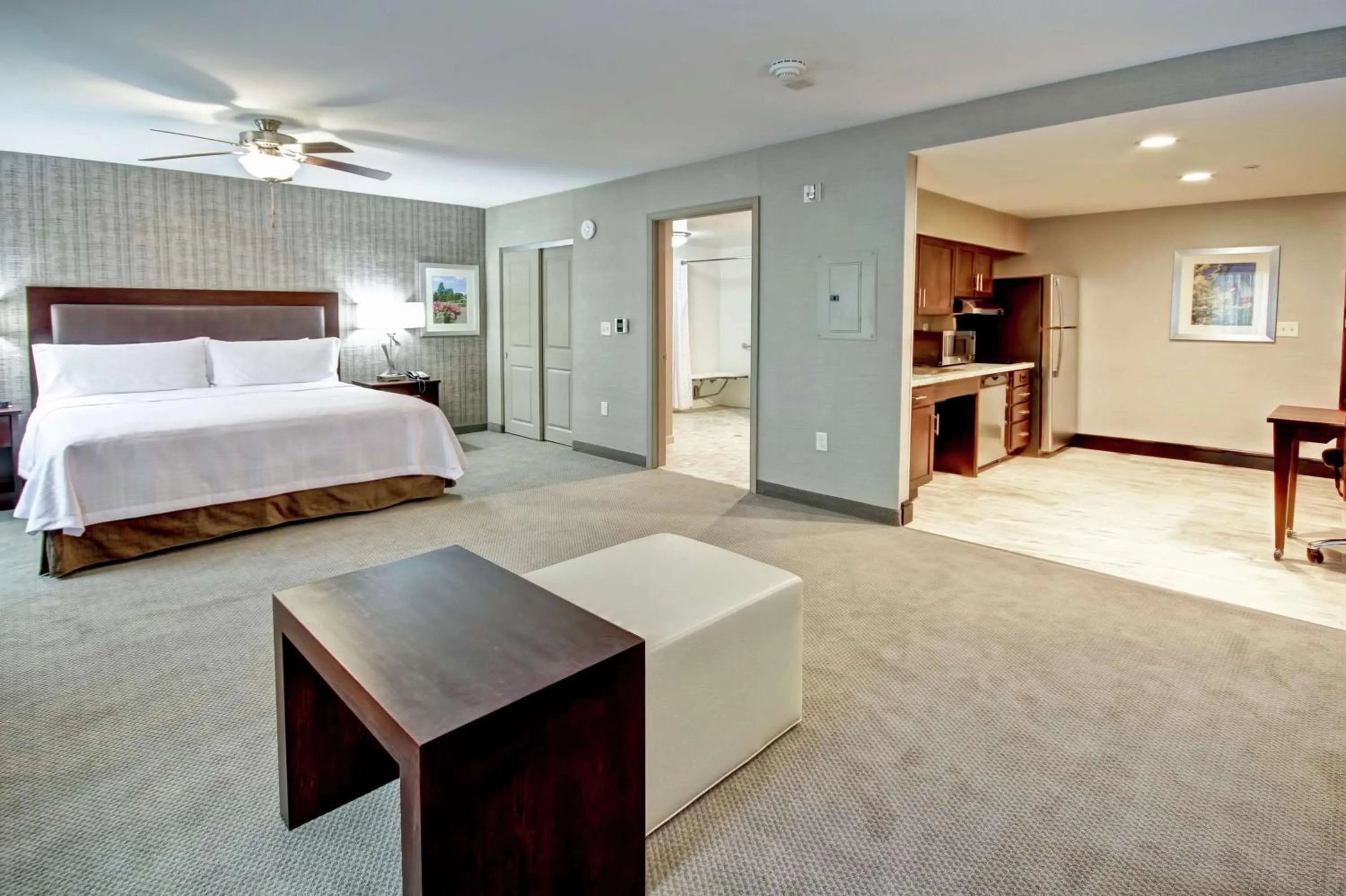 King Studio with Roll-In Shower - Disability Access/Non-Smoking in Homewood Suites by Hilton Bridgewater/Branchburg