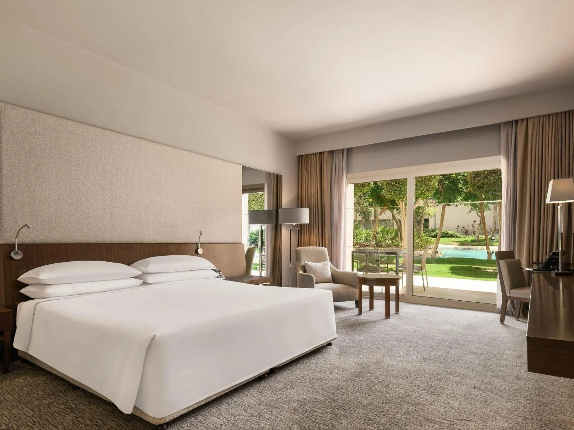 Deluxe Room in Dusit Thani LakeView Cairo