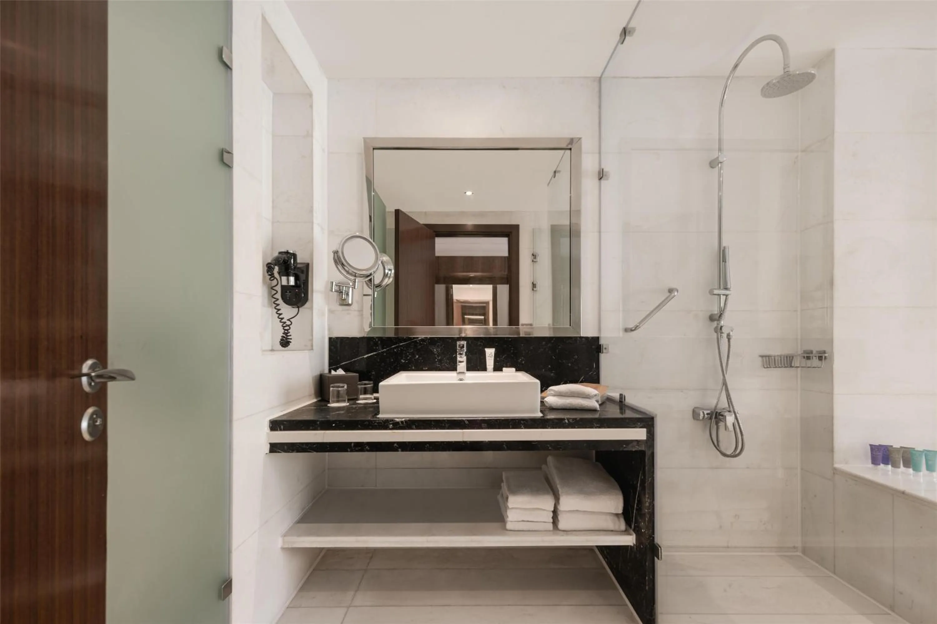 Twin Club Room in Dusit Thani LakeView Cairo