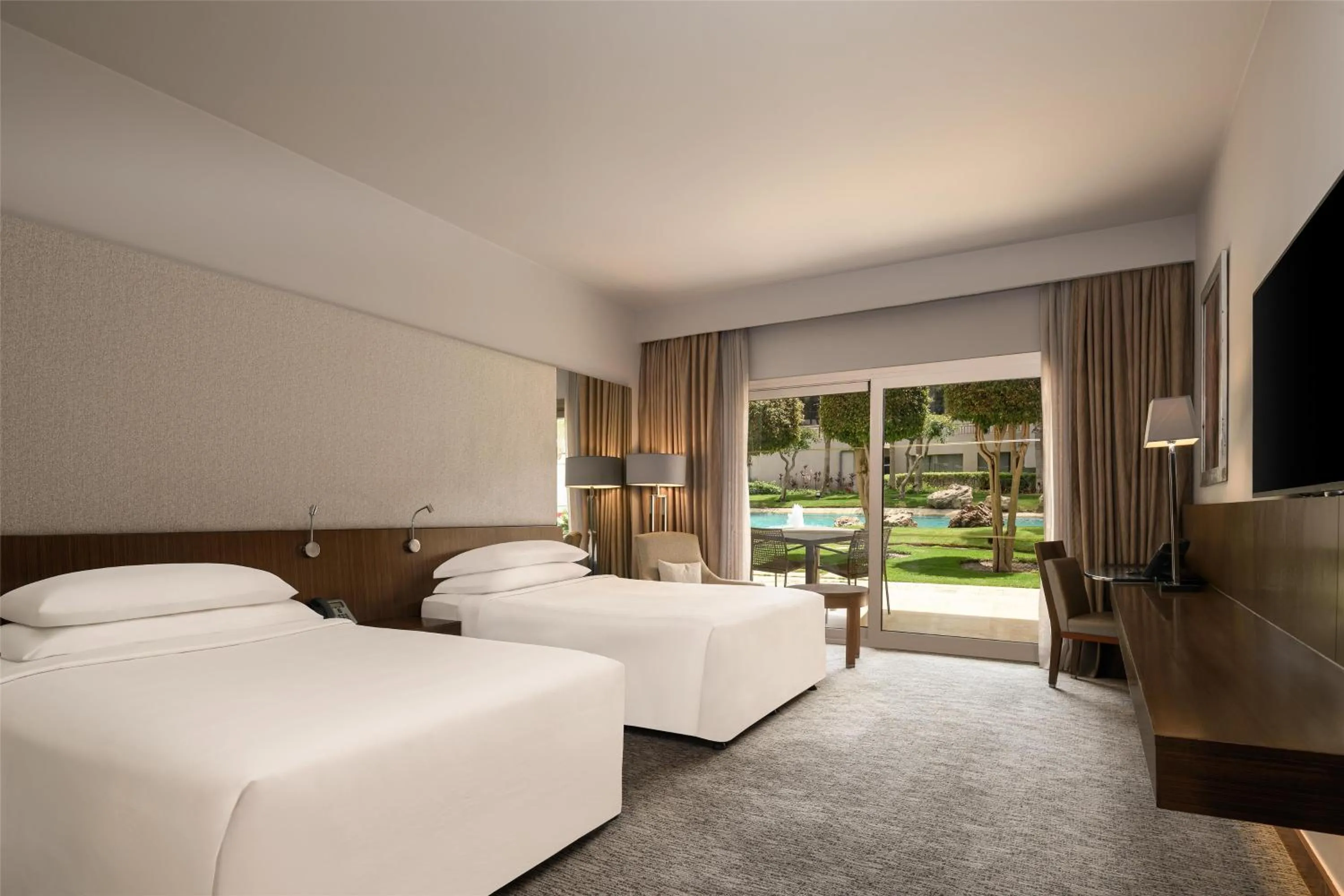 Deluxe Twin Room in Dusit Thani LakeView Cairo