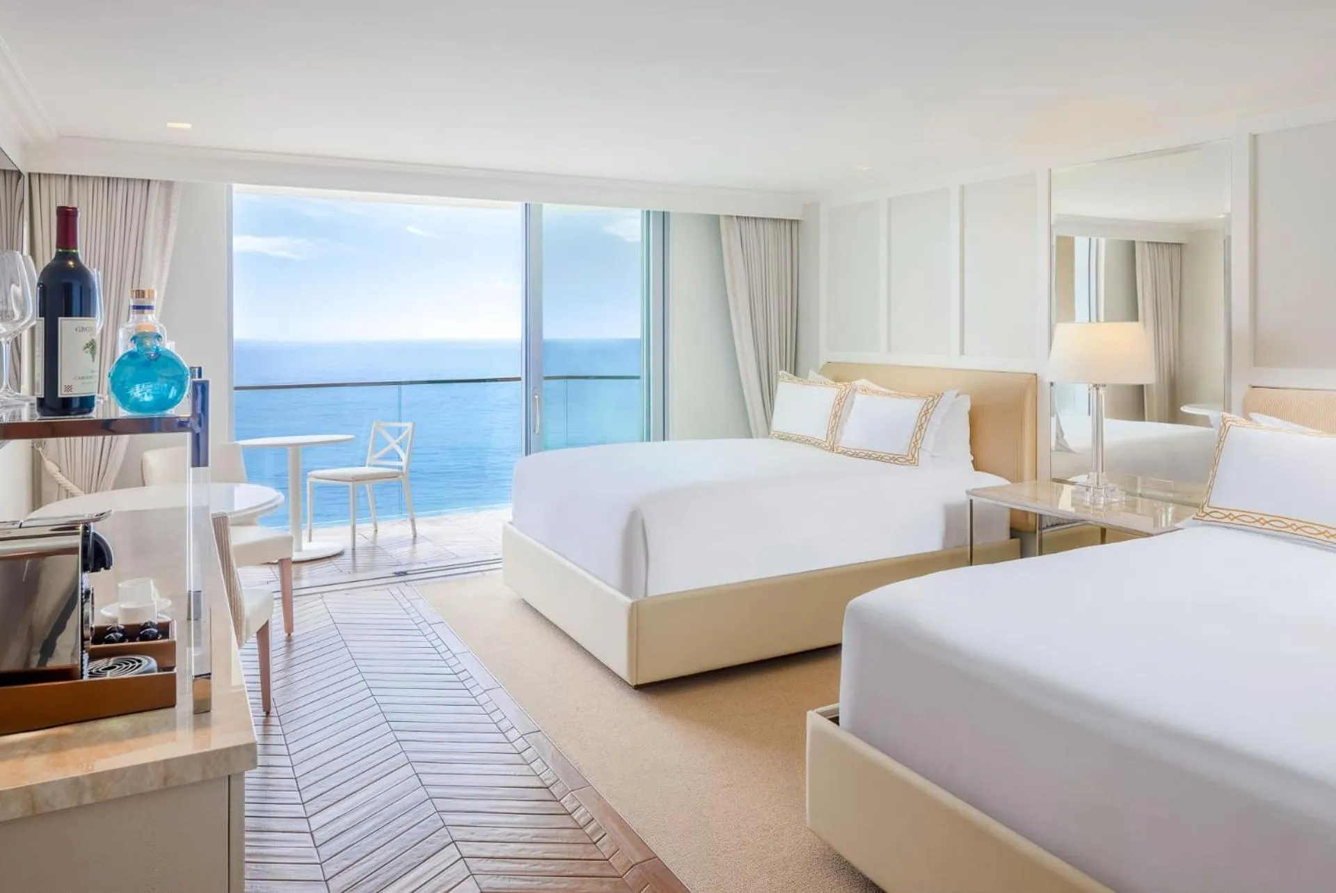 Premium Oceanfront Double Queen Studio in Surf & Sand Laguna Beach