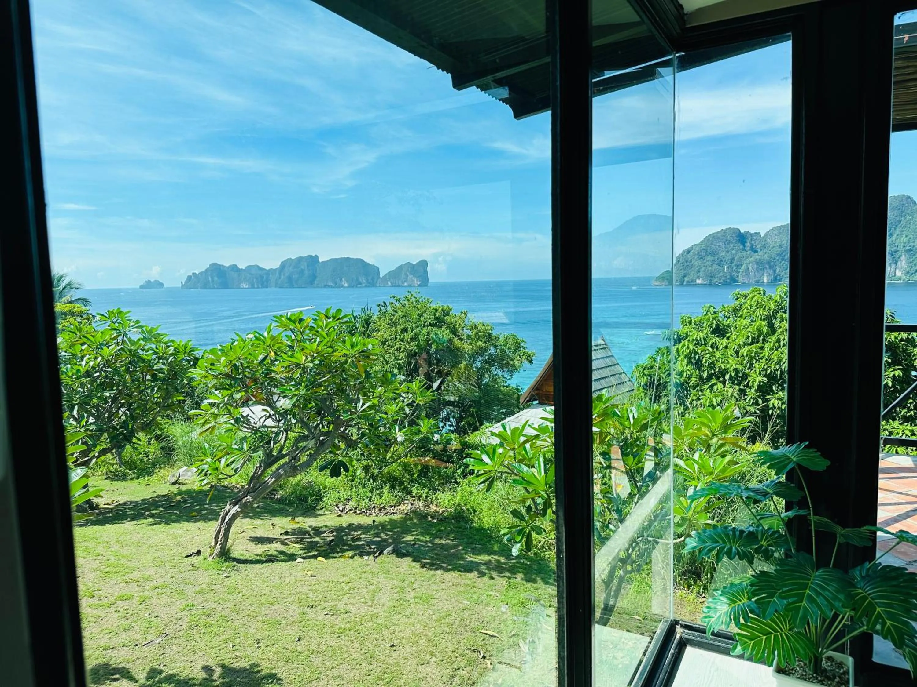 Grand Sea View Bungalow in HIP Seaview Resort @ Phi Phi