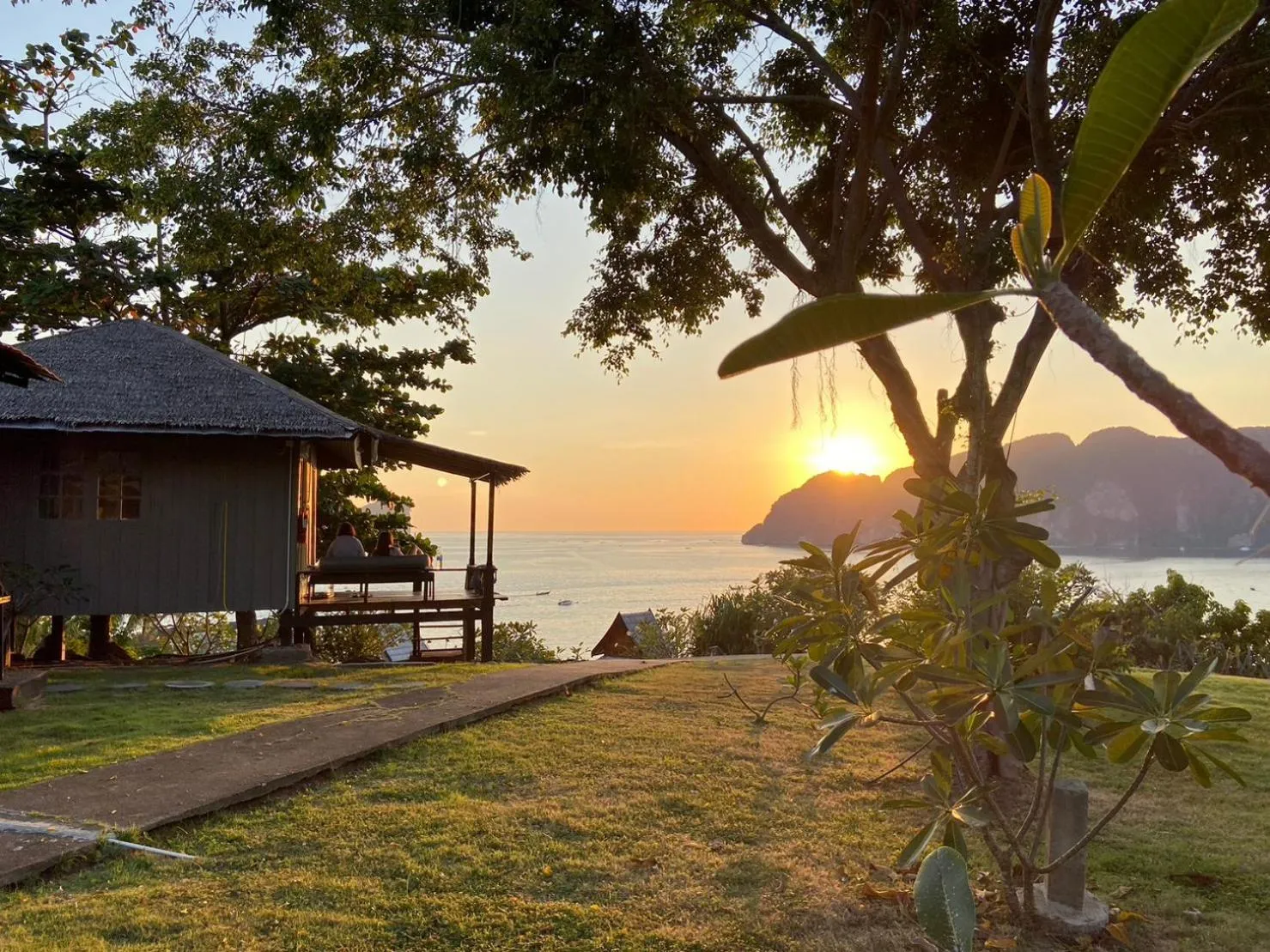 Bungalow West Seaview in HIP Seaview Resort @ Phi Phi