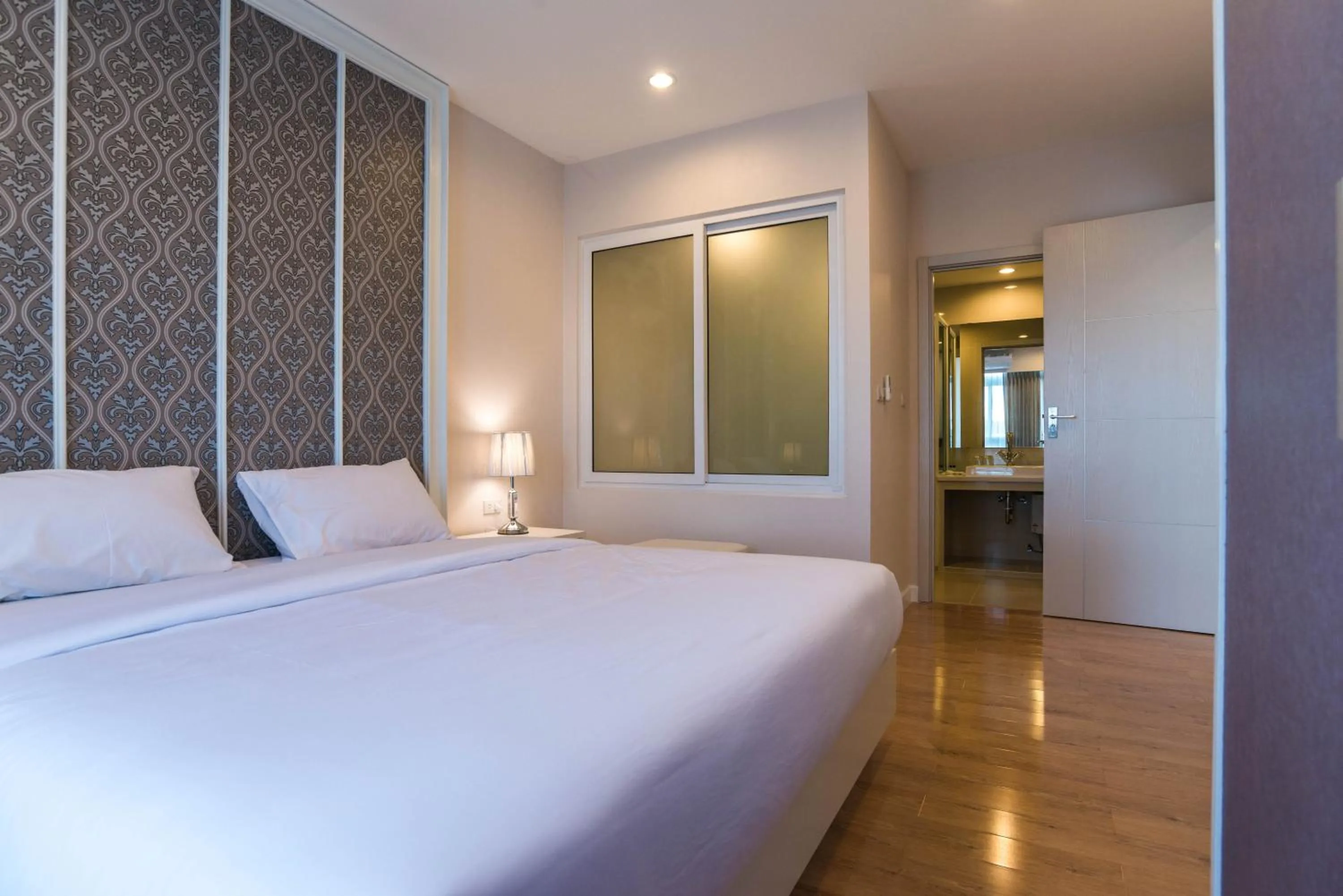 Deluxe Double Room with Bath in Harmony Resort Hotel