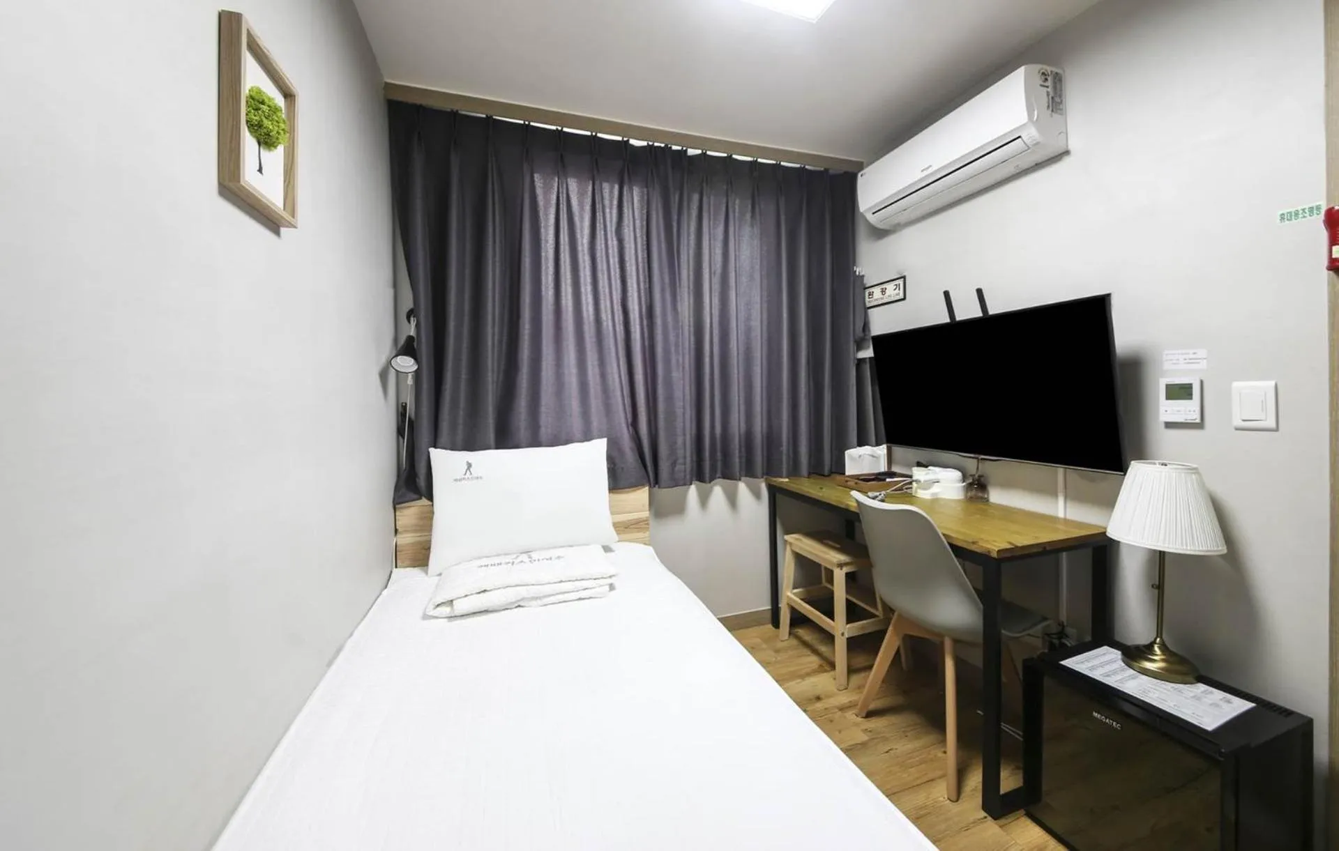 Single Room with Mountain View - single occupancy in Backpackers In Yeosu