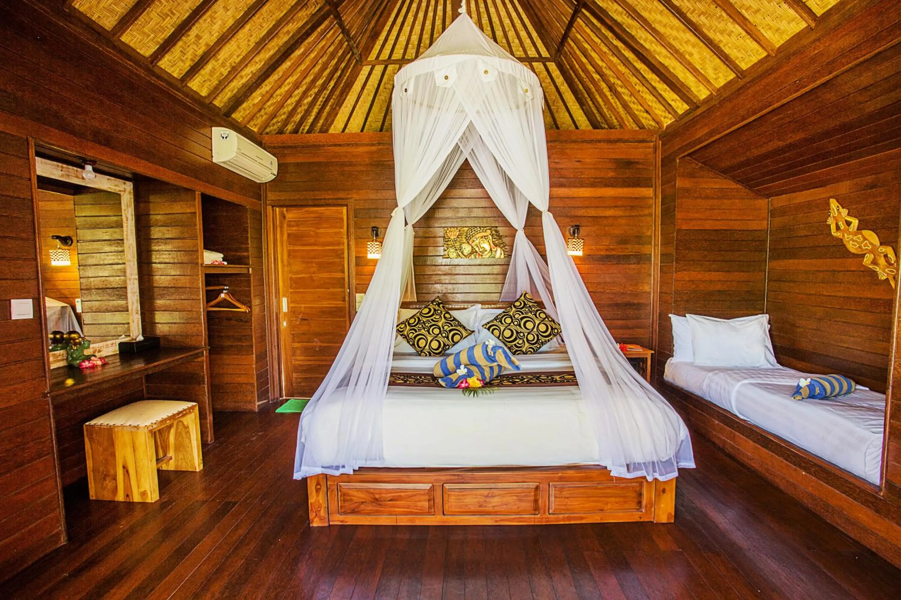 Deluxe Suite with Extrabed in Sunset Garden Nusa Lembongan