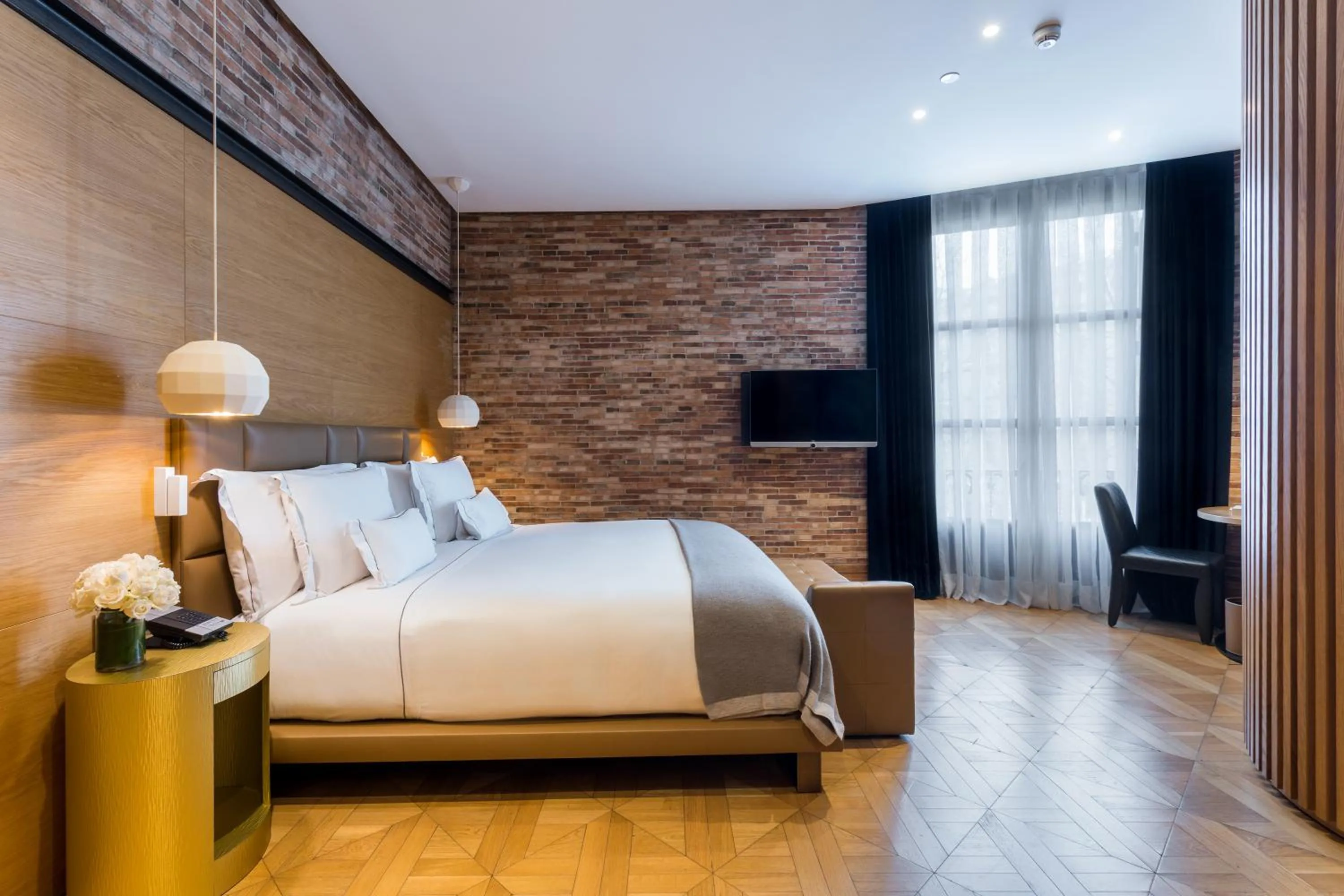 Suite with City View in Monument Hotel