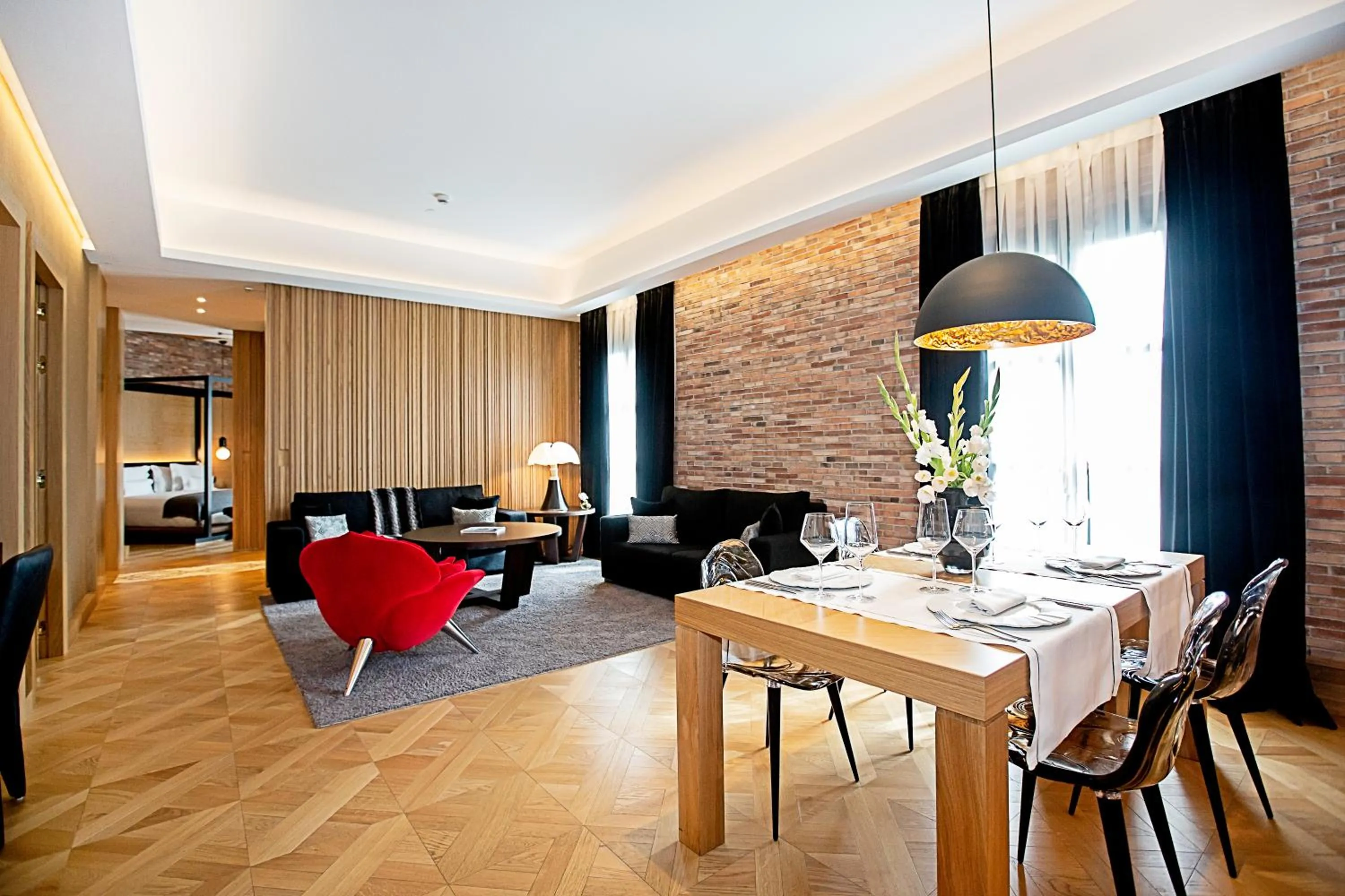 Superior Suite with City View in Monument Hotel