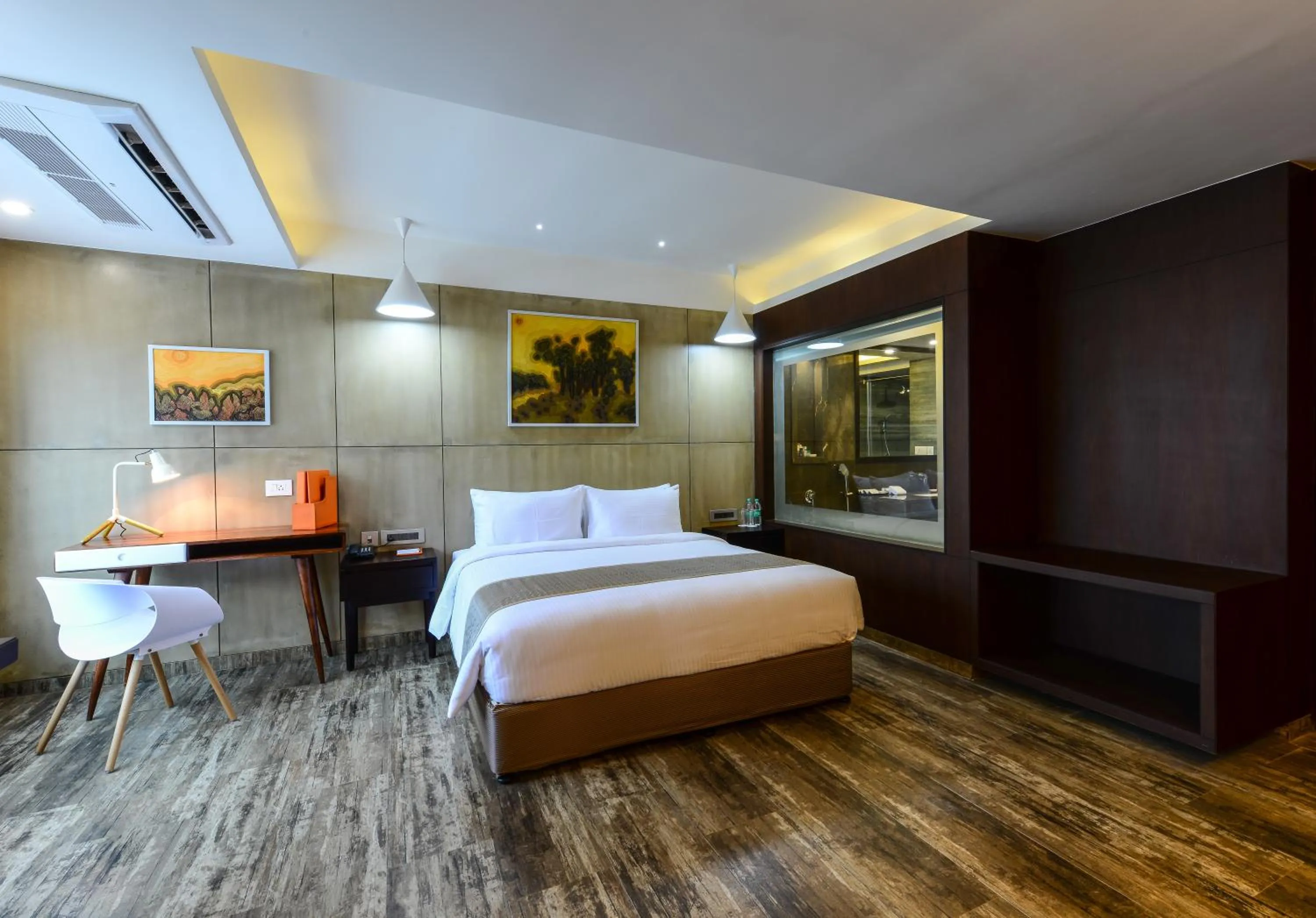 Queen Suite - single occupancy - Non-Smoking with 20% discount on F&B and 15% on Spa along with Complimentary Airport pickup in Howard Johnson by Wyndham, Kolkata Airport