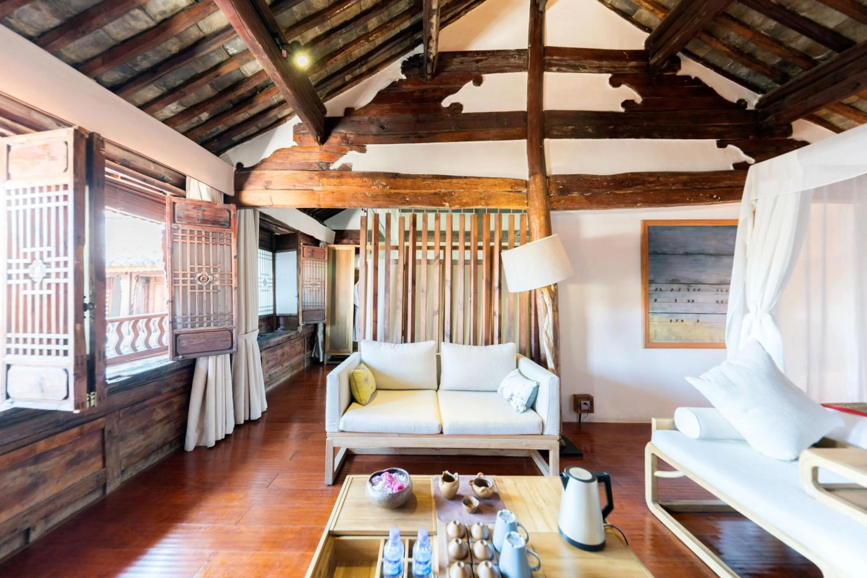 Queen Suite with Spa Bath in Dali Old Courtyard Boutique Inn