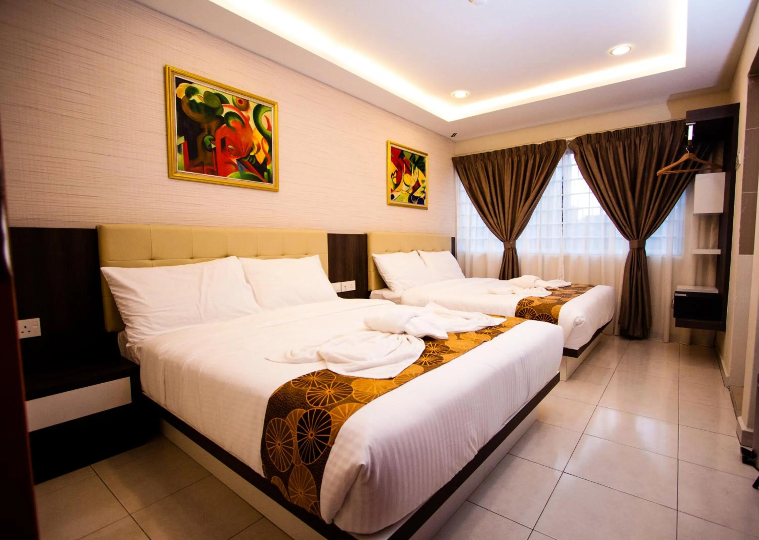 Deluxe Quadruple Room in Louis Hotel