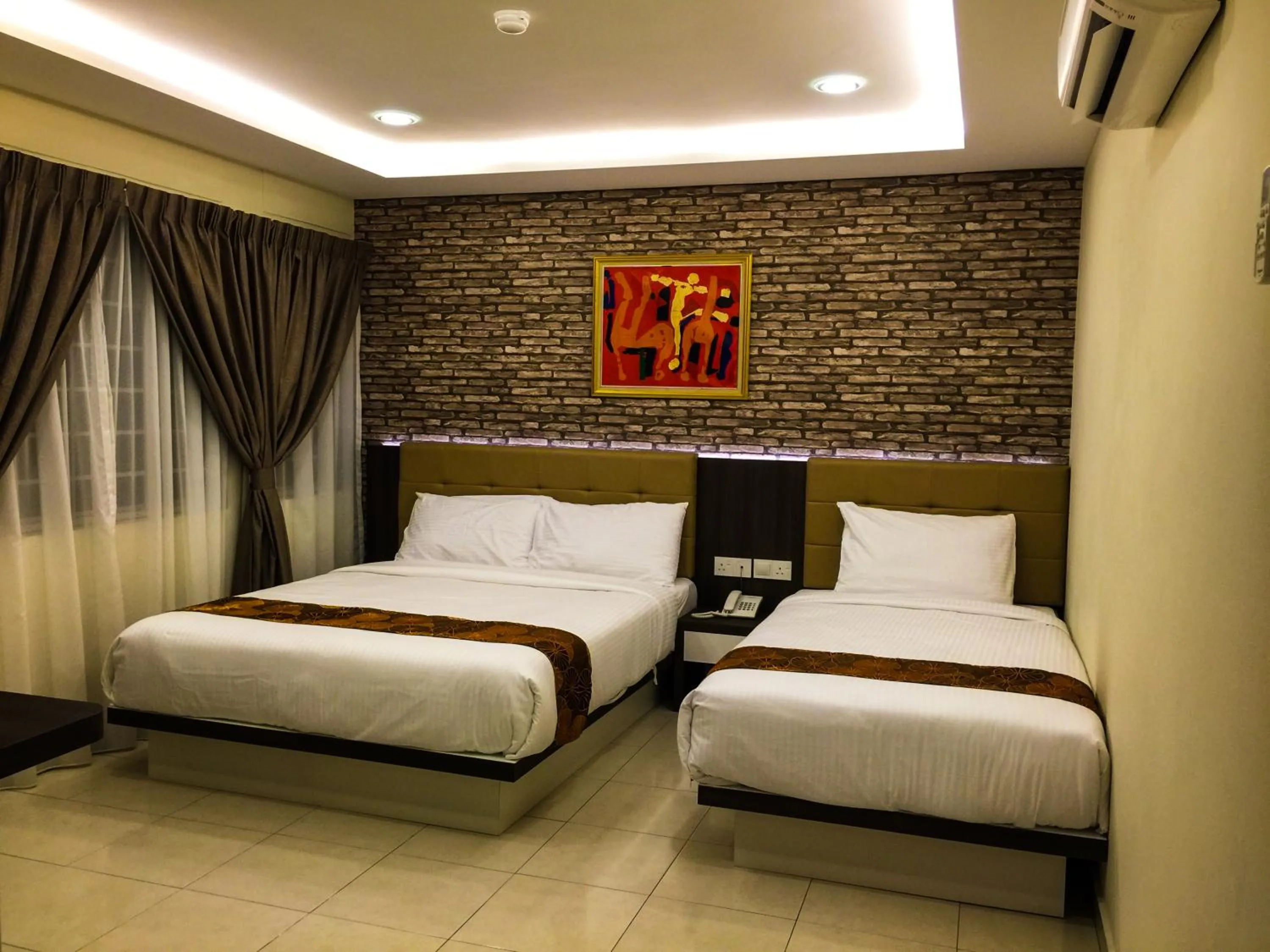 Deluxe Triple Room in Louis Hotel