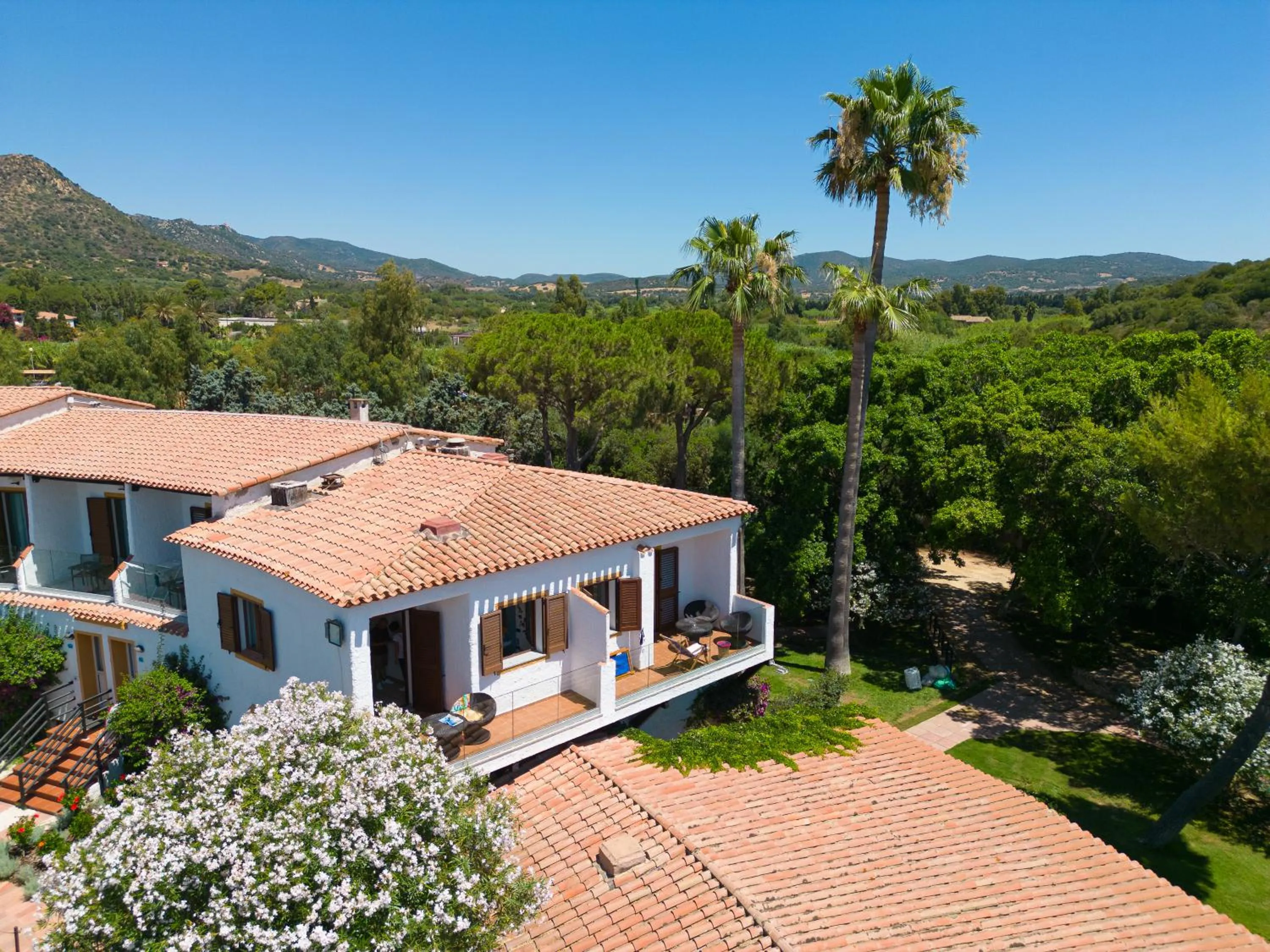 Deluxe Prestige with Sea View in Cormoran Hotel & Residence