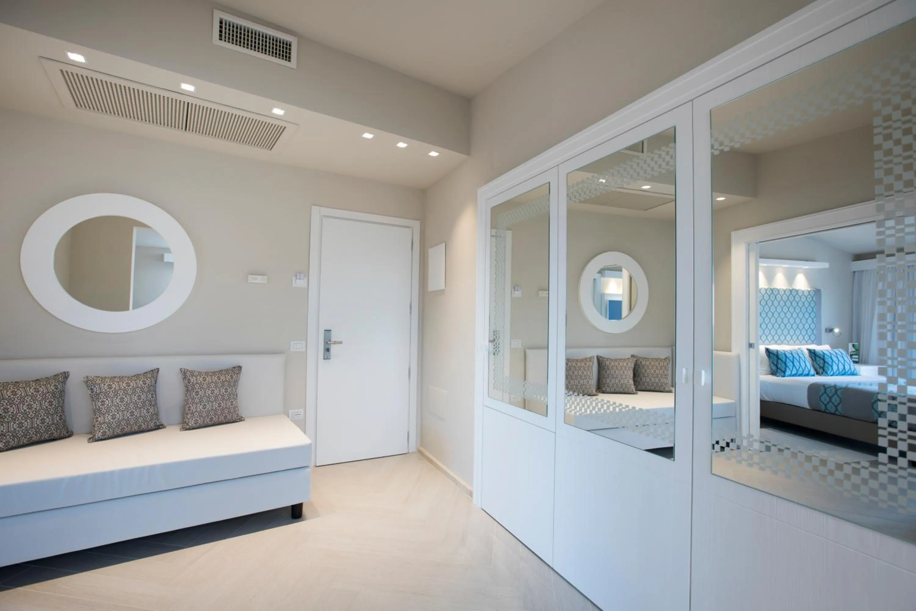 Suite Cormoran with Sea View in Cormoran Hotel & Residence