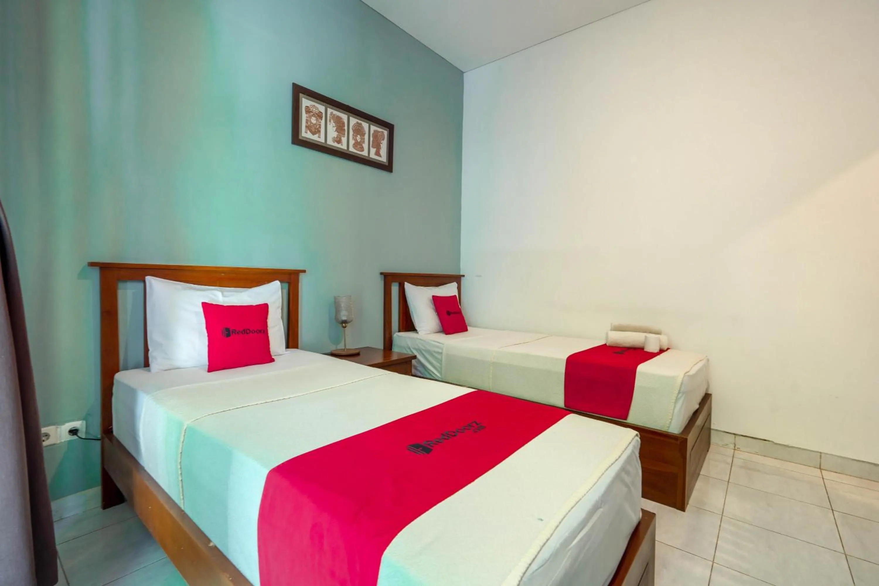 Twin Room in RedDoorz near Pantai Sanur Bali