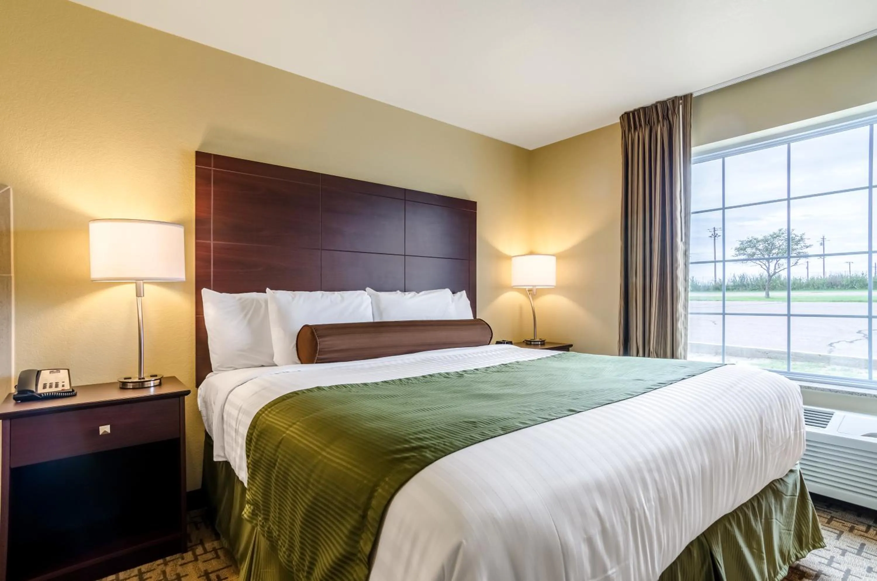 King Suite with Spa Bath in Cobblestone Inn & Suites - Oberlin