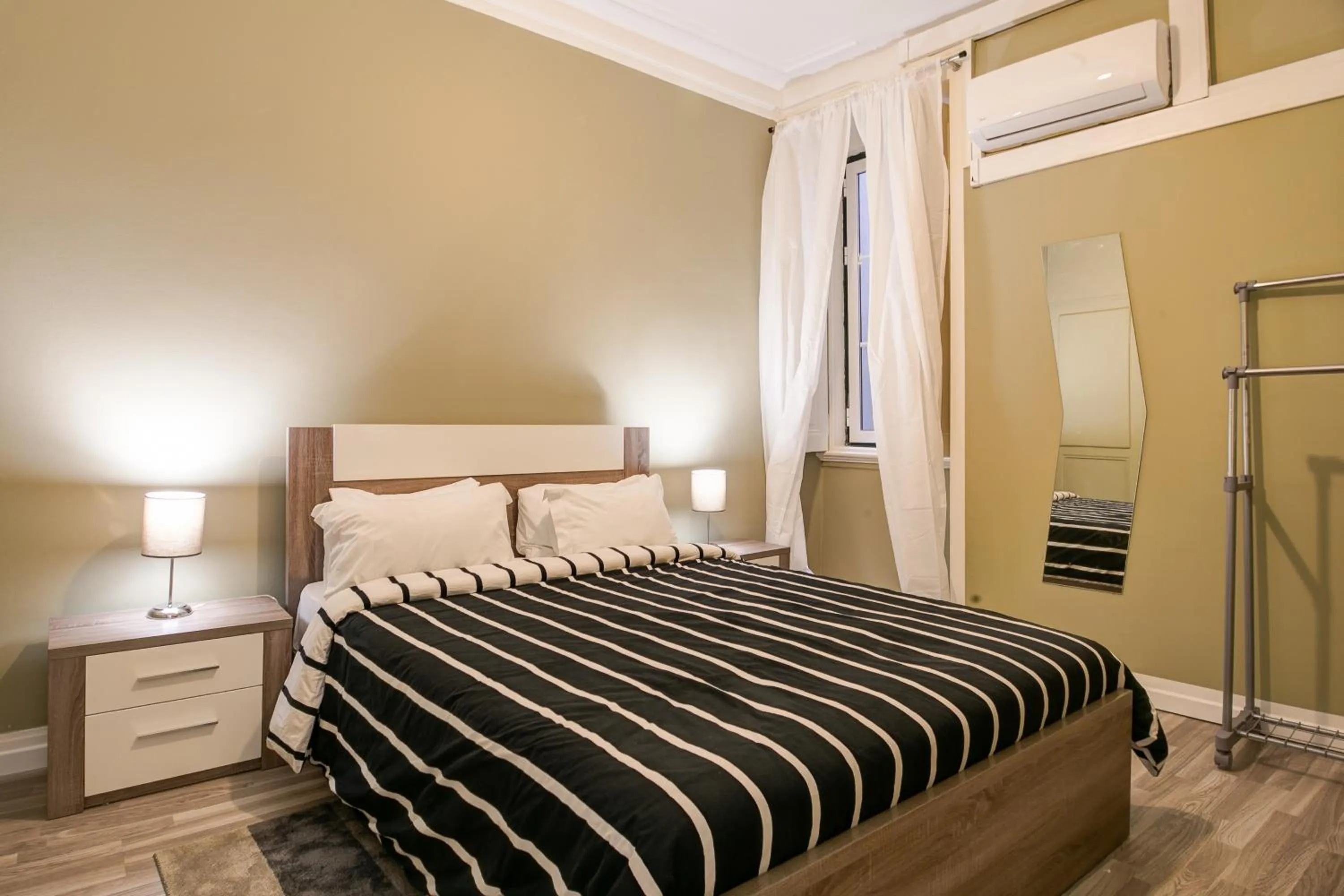 Standard Double Room with Shared Bathroom in Hostel Seven Hills