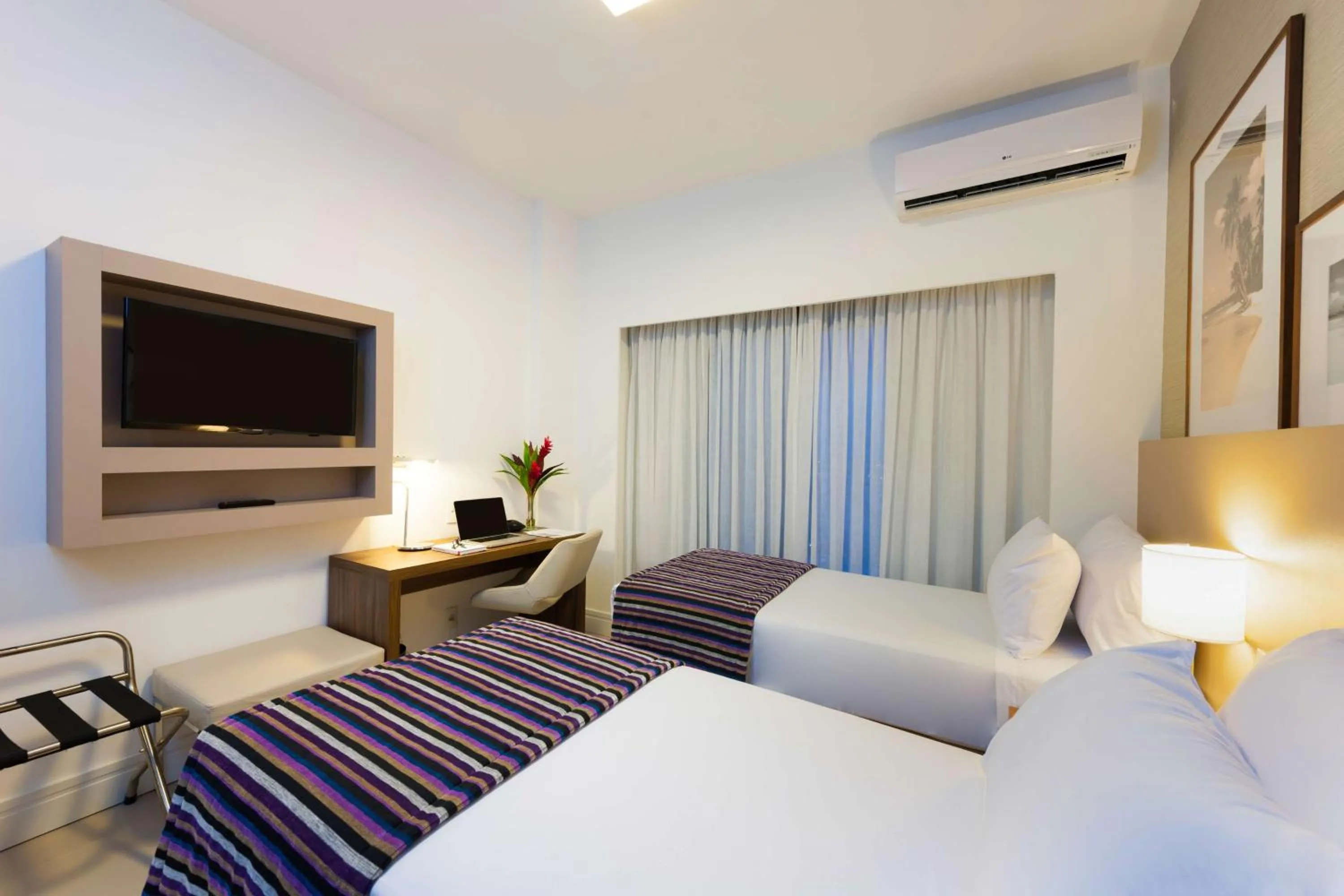 Double Room with Two Single Beds - single occupancy in Matiz Multi Suites