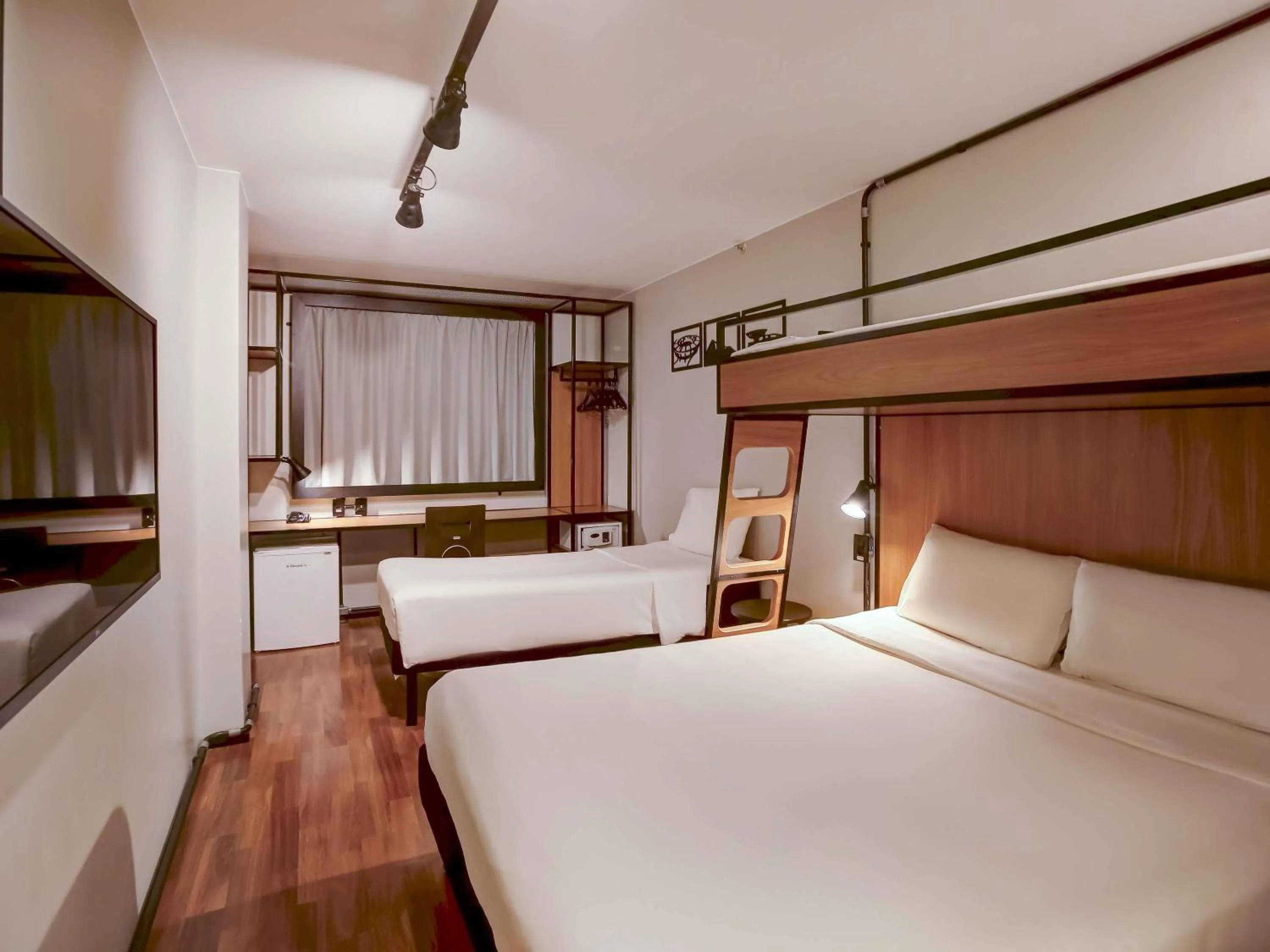 Standard Quadruple Room with Bunk Bed - single occupancy in ibis Copacabana Posto 2