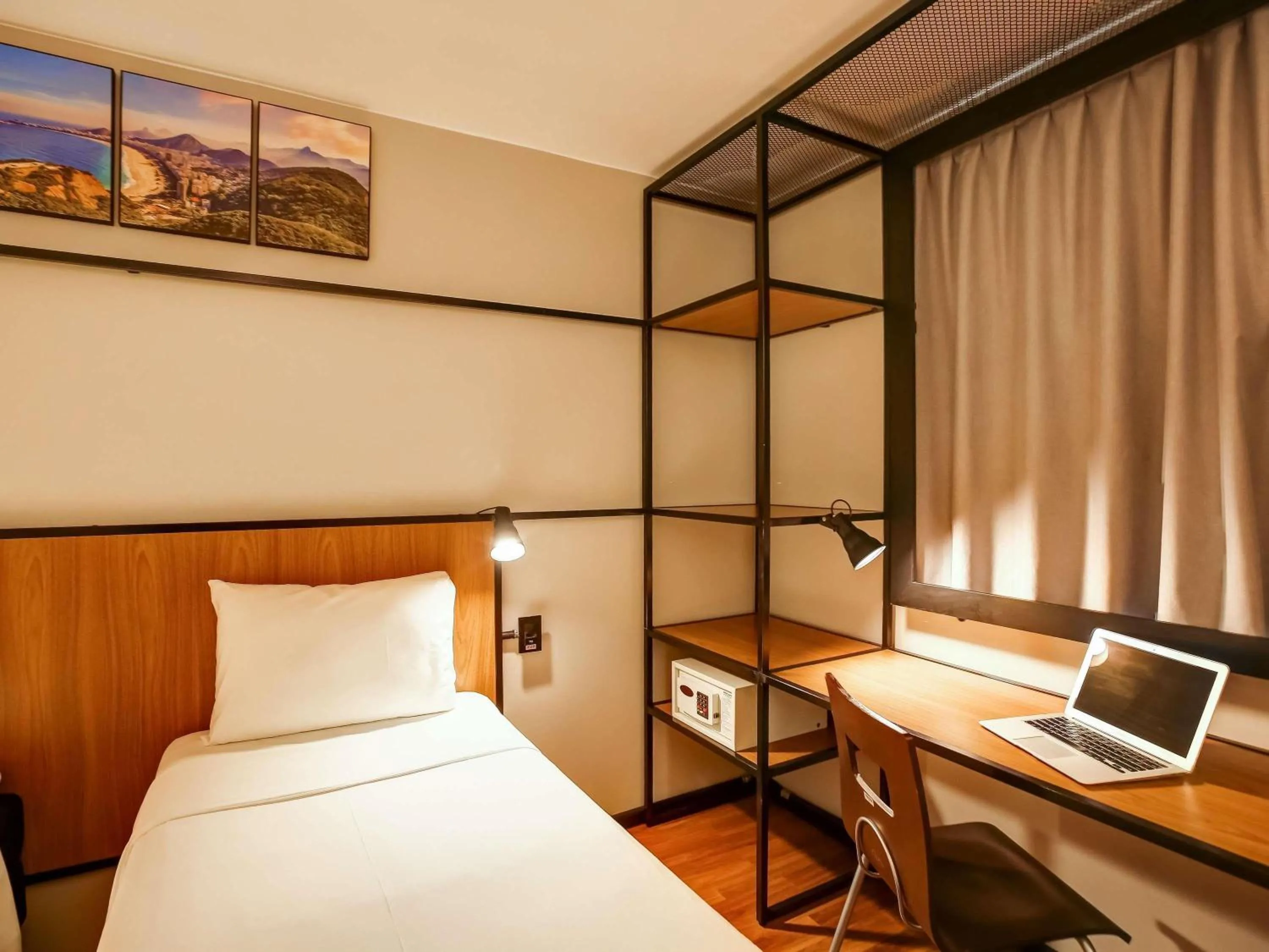 Standard Apartment with Twin Beds - single occupancy in ibis Copacabana Posto 2