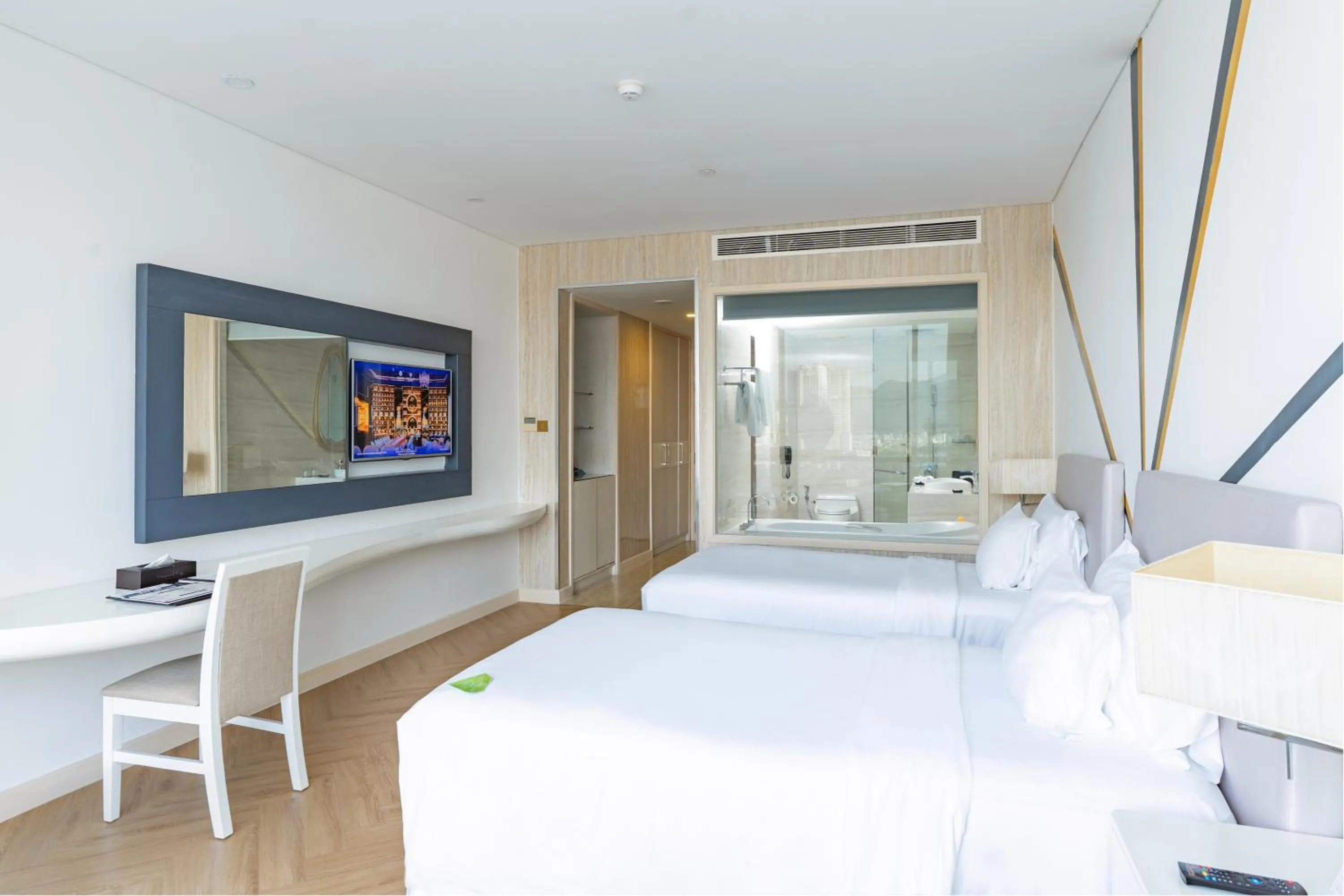 Grand Twin Room in Diamond Bay Hotel