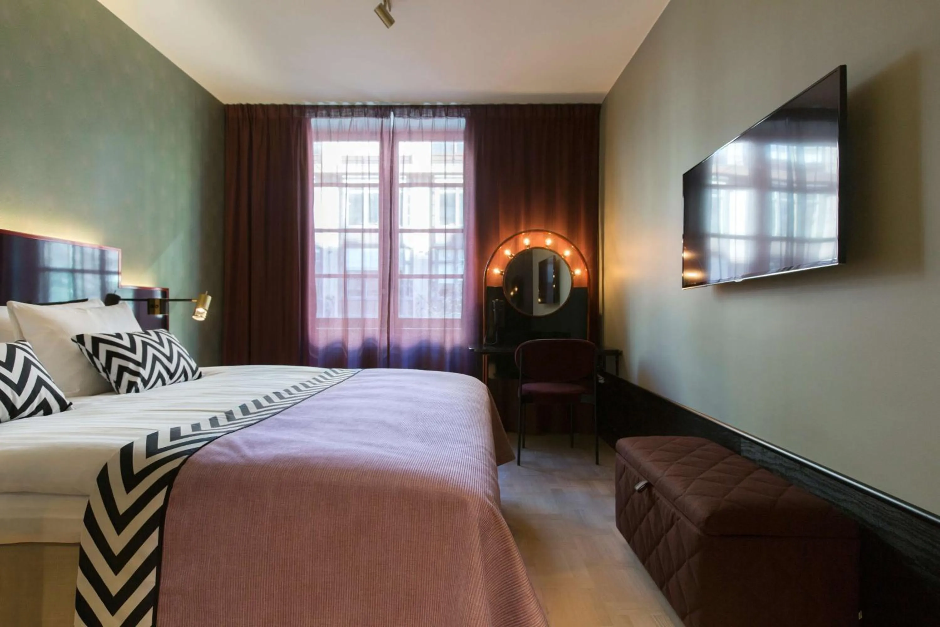 Large Double Room in Haymarket by Scandic